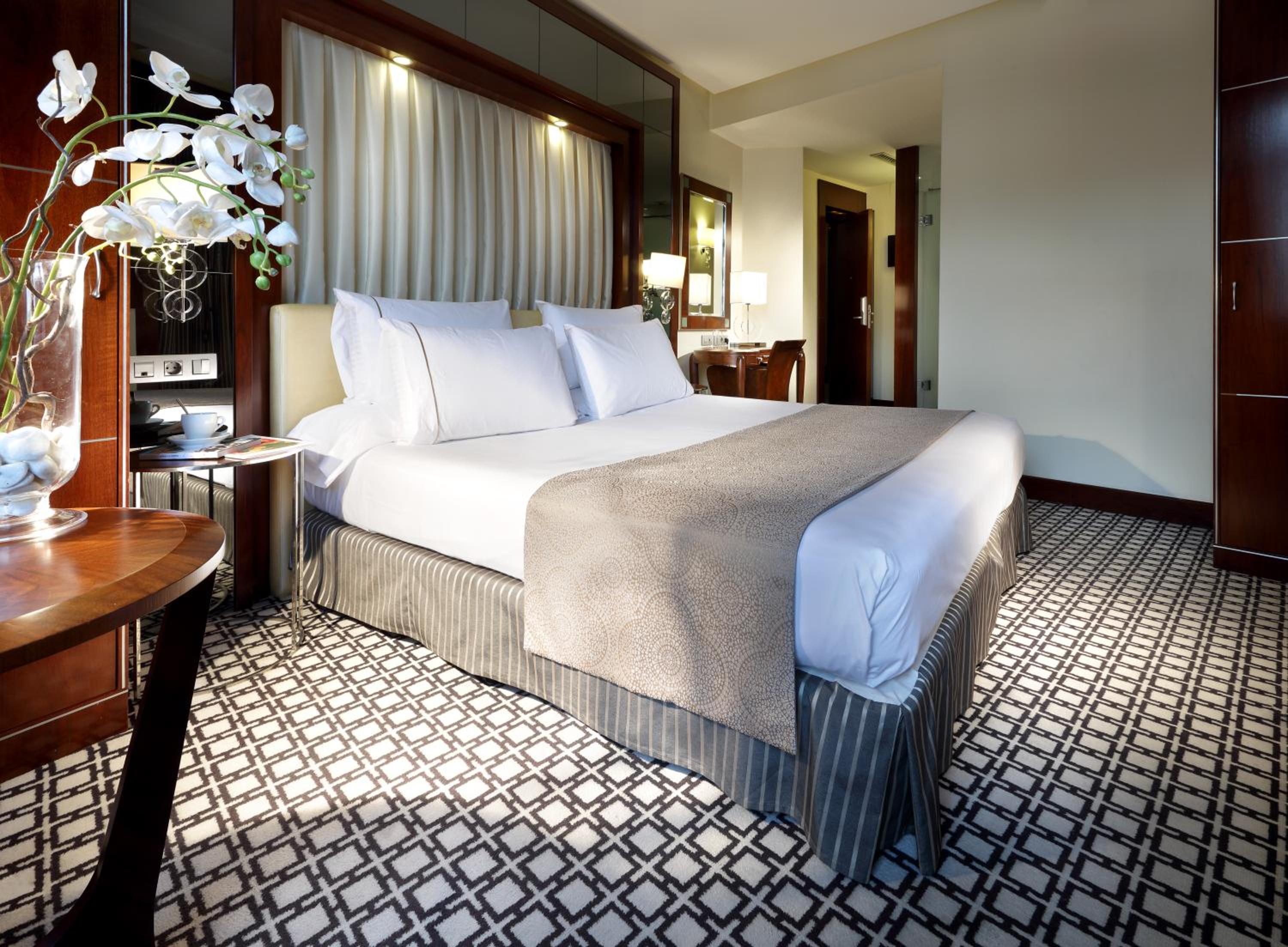 Deluxe Double - Double Bed  photo 3
