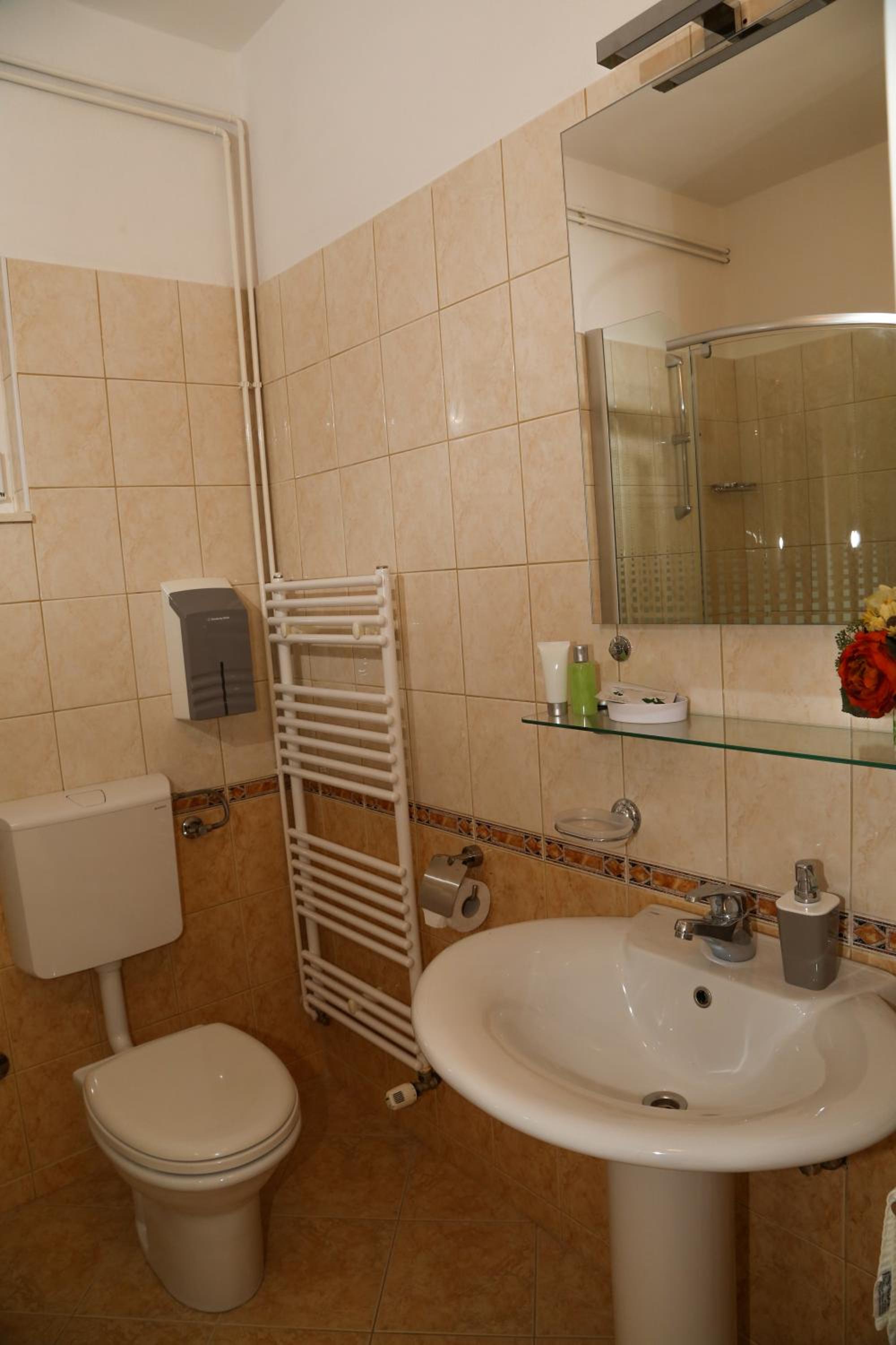 One-Bedroom Apartment - Photo 12