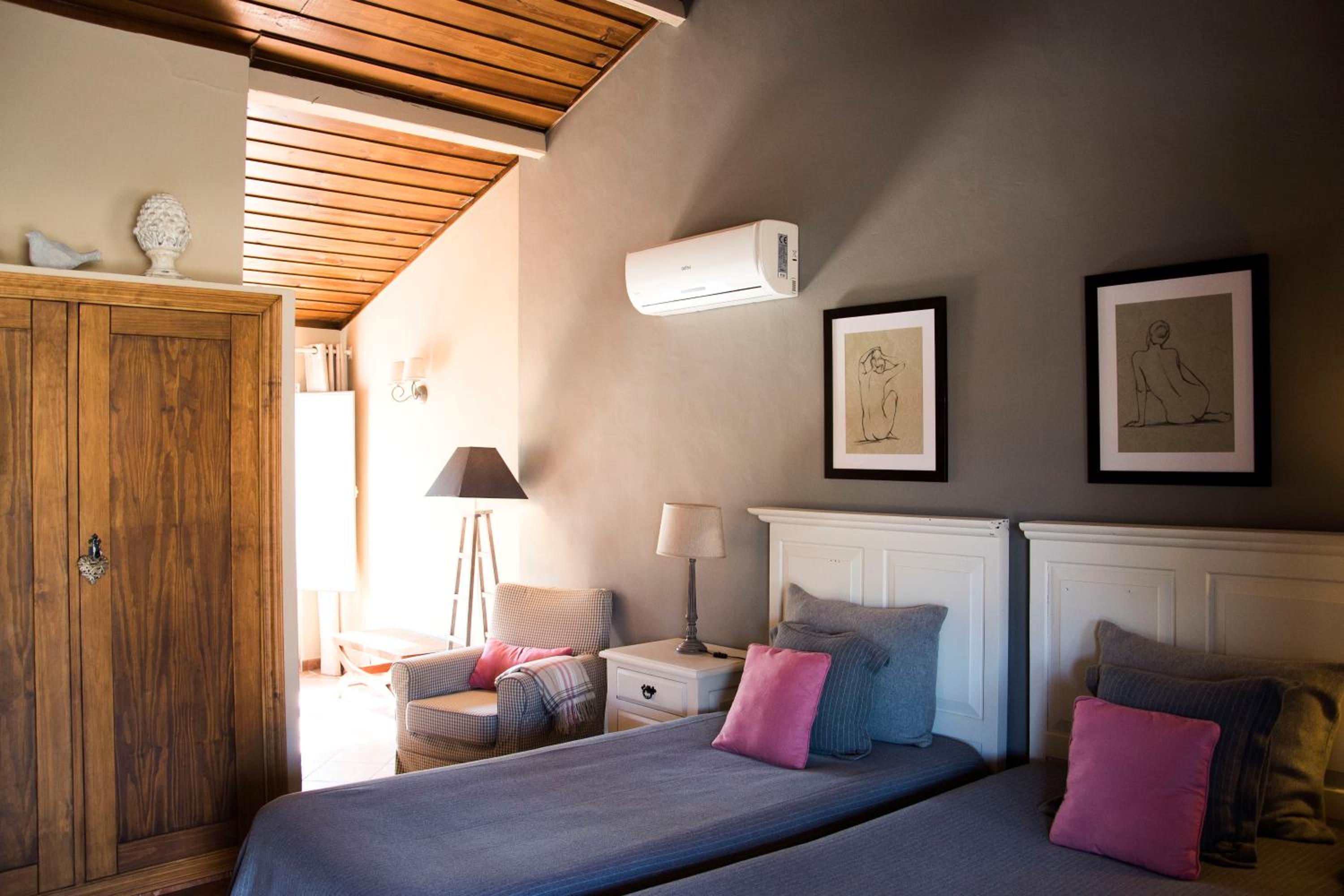 Basic Double Room photo 3