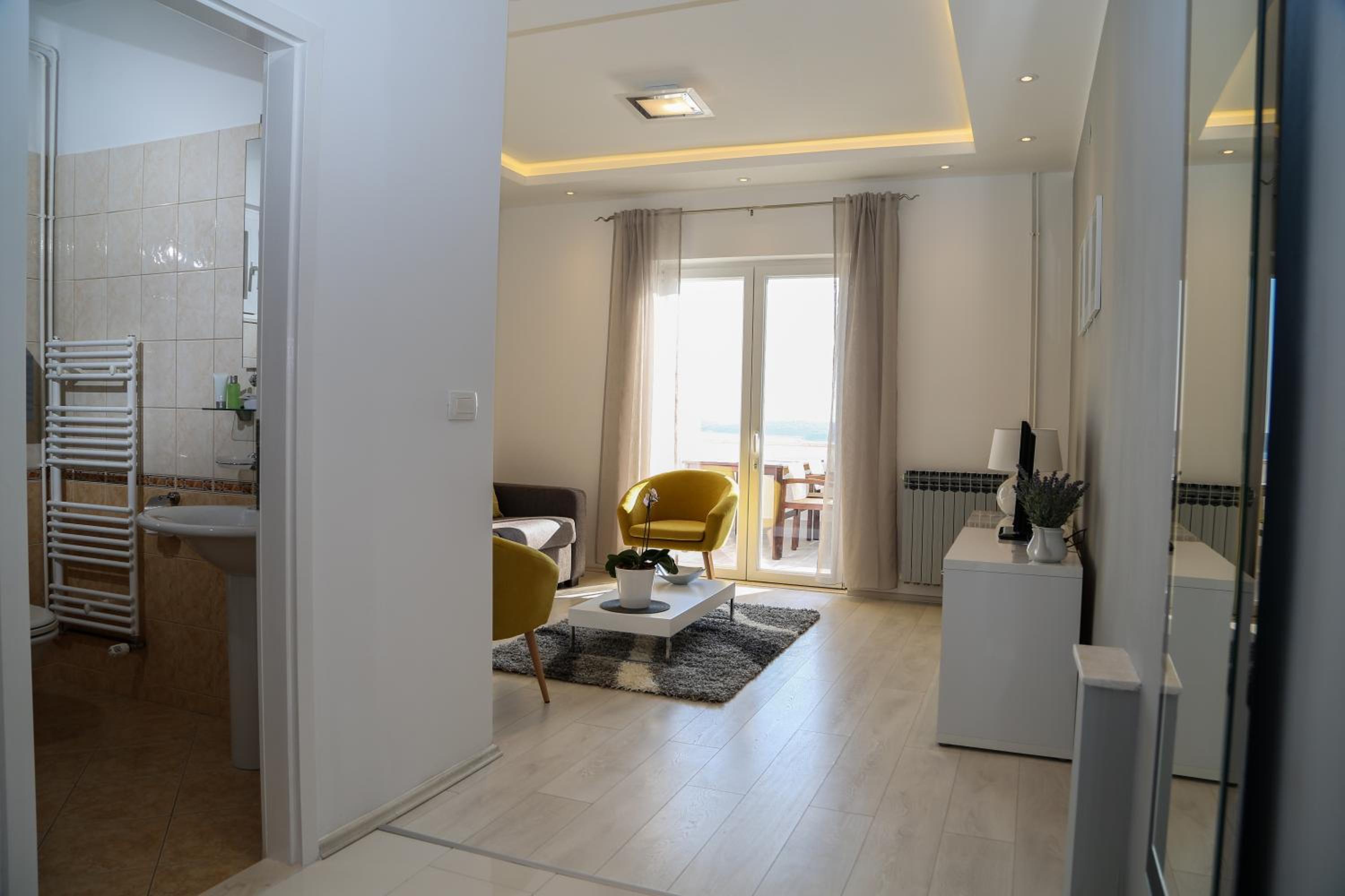 One-Bedroom Apartment - Photo 13