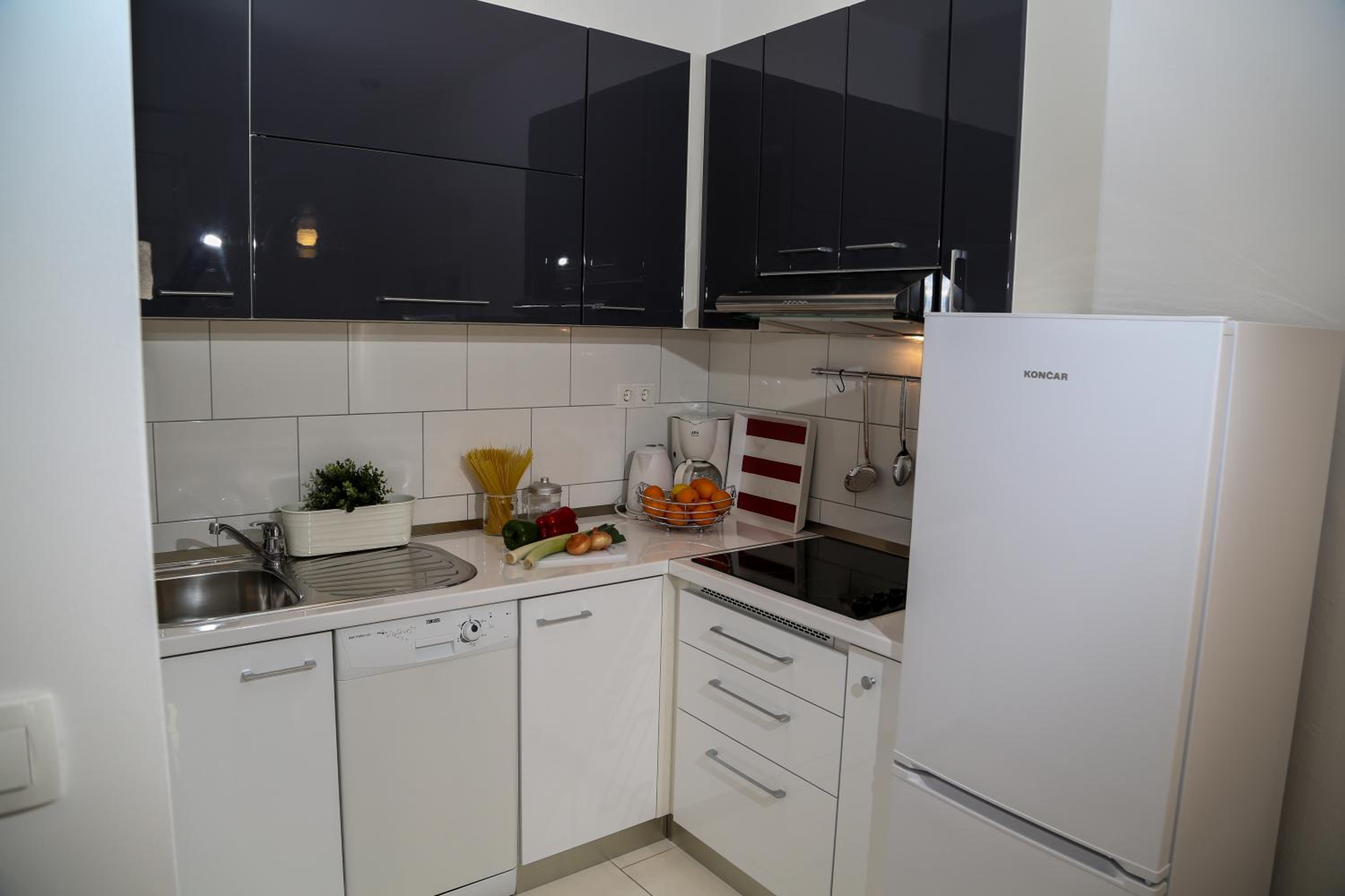 One-Bedroom Apartment - Photo 16