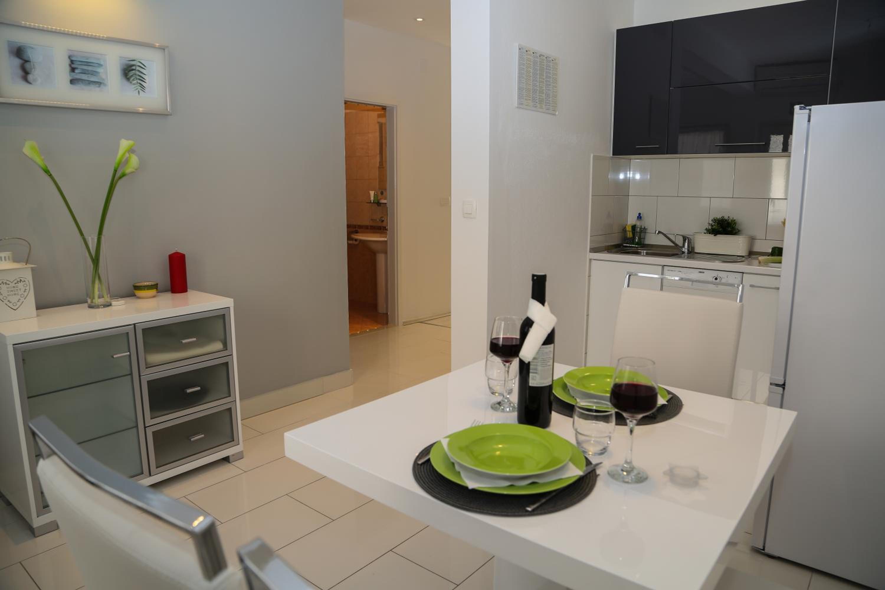 One-Bedroom Apartment - Photo 18