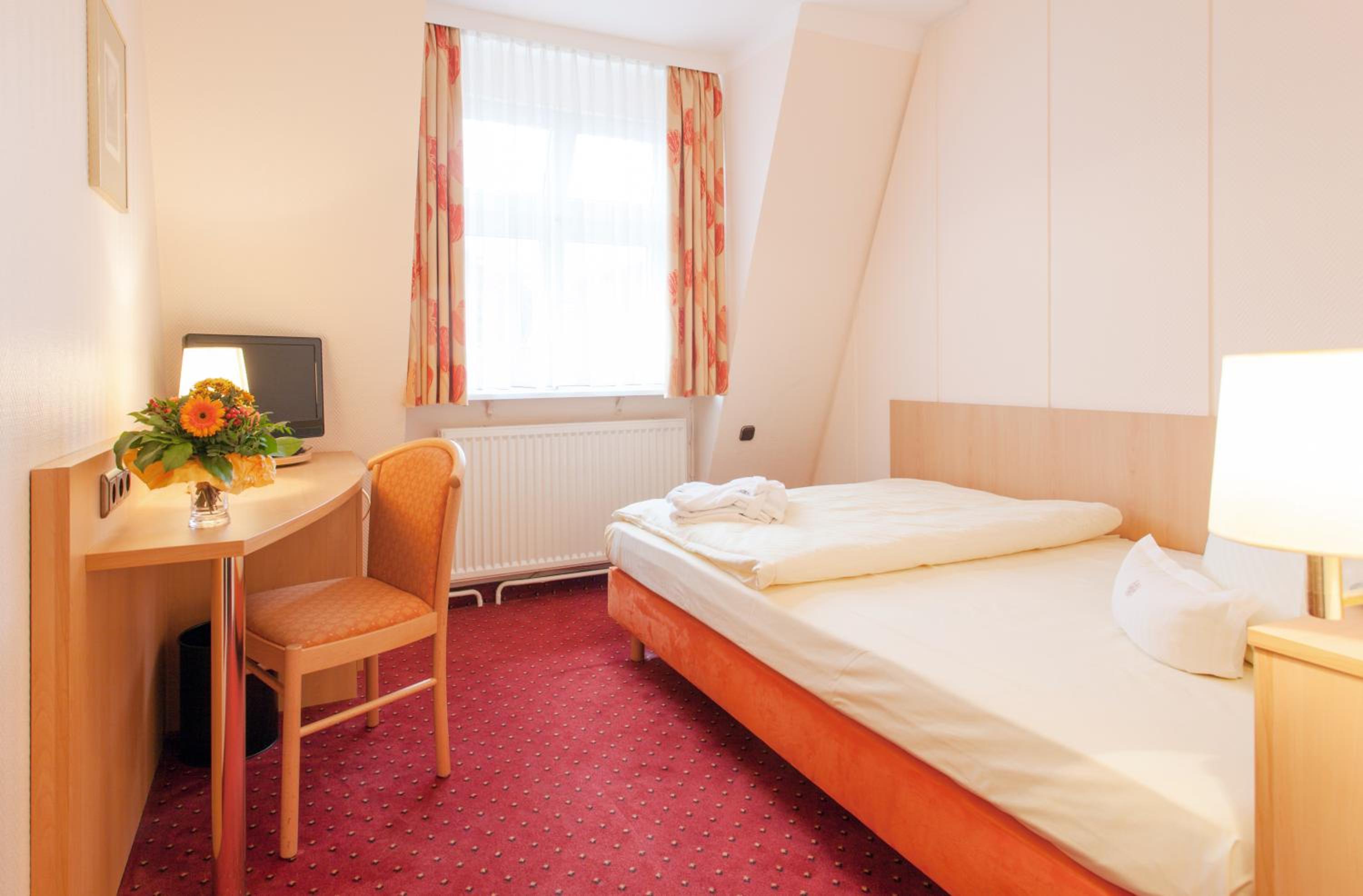 Single Room photo 2