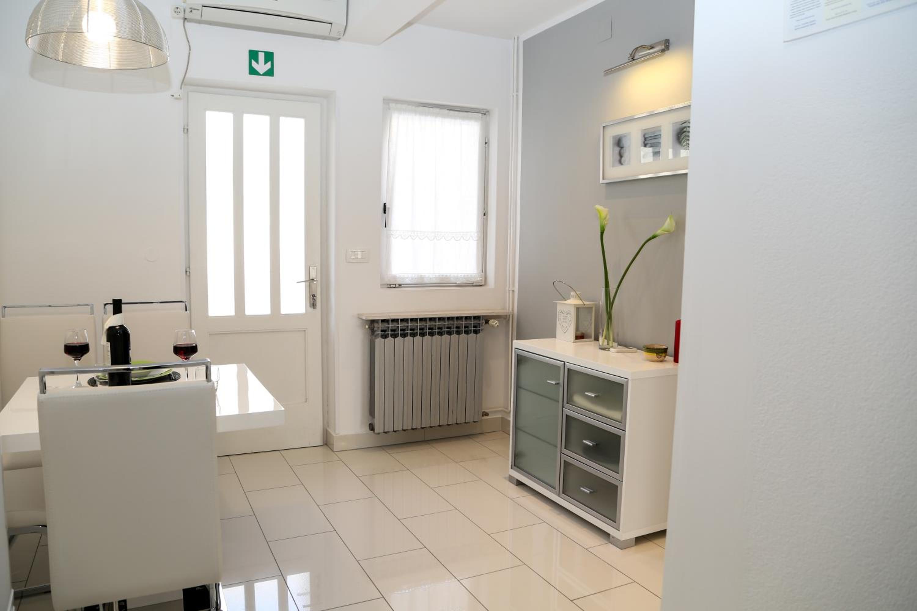 One-Bedroom Apartment - Photo 20