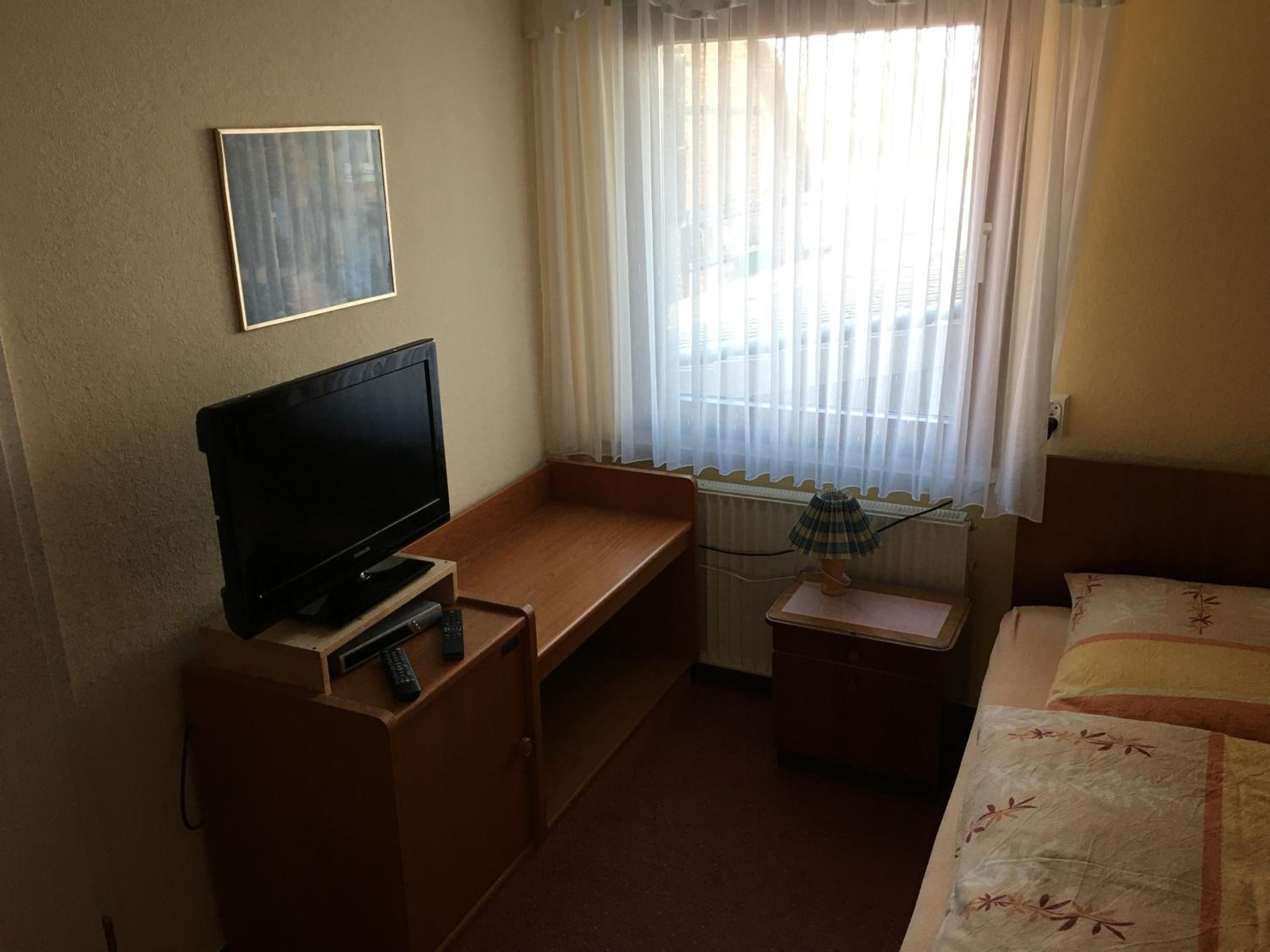 Twin Room with Bathroom photo 3