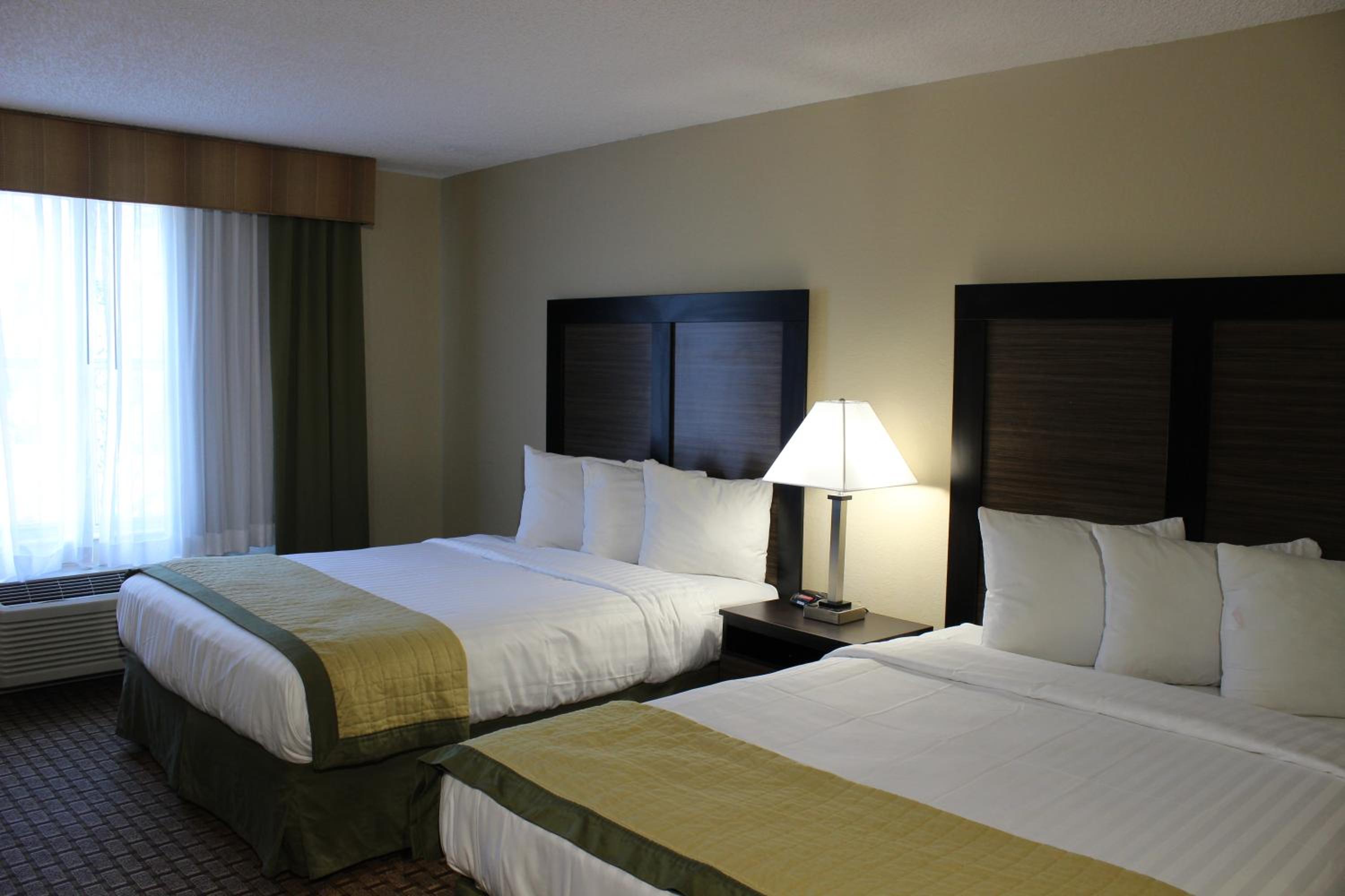 Deluxe Queen Room with Two Queen Beds - Non-Smoking - Photo 2