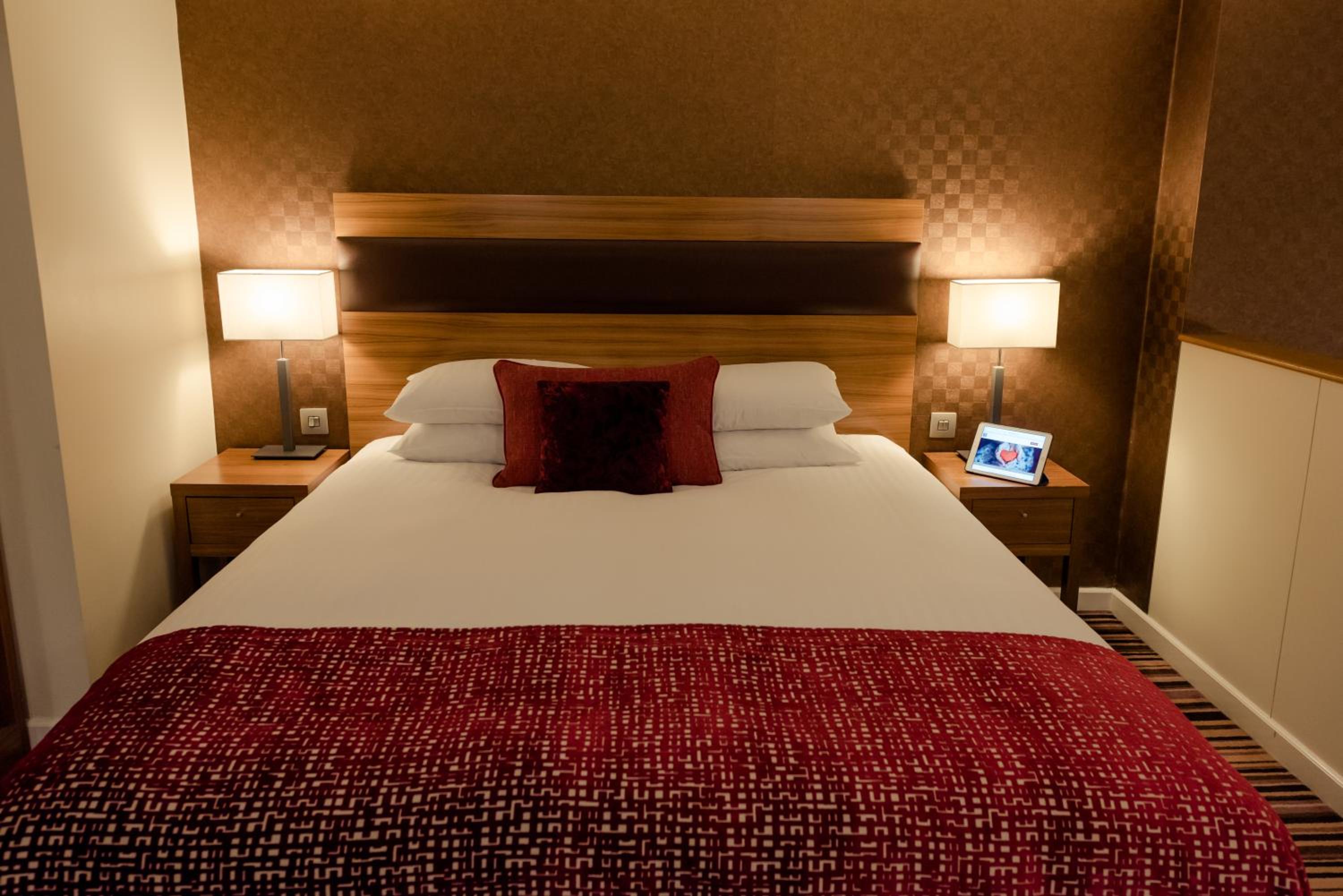 Deluxe King Room - Photo 2