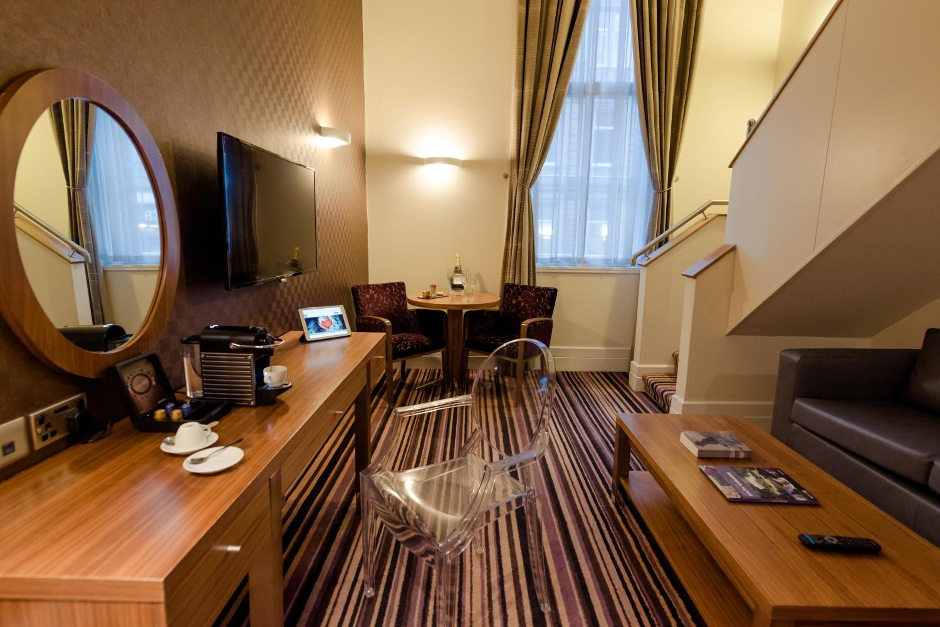 Deluxe King Room - Photo 4