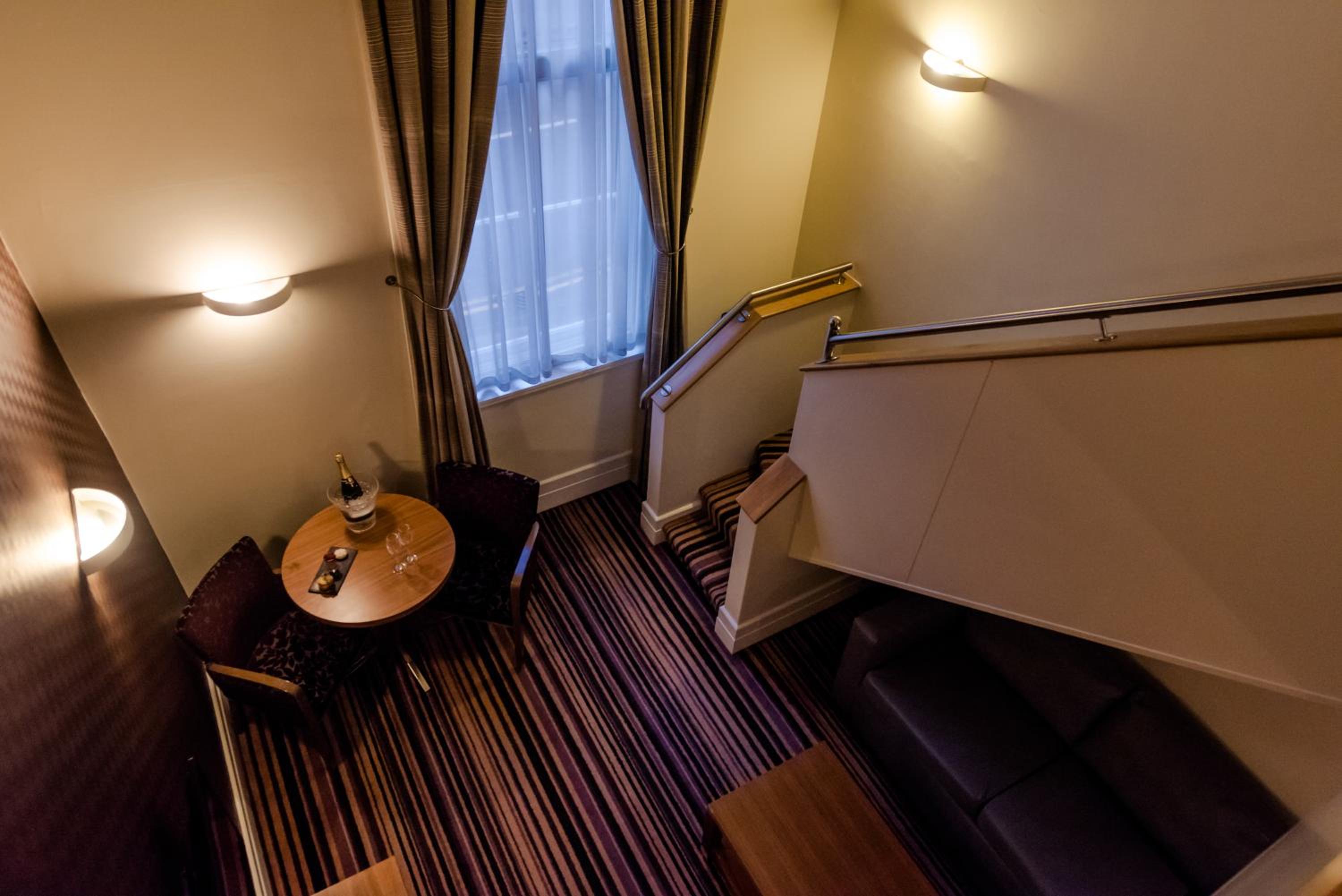 Deluxe King Room - Photo 5
