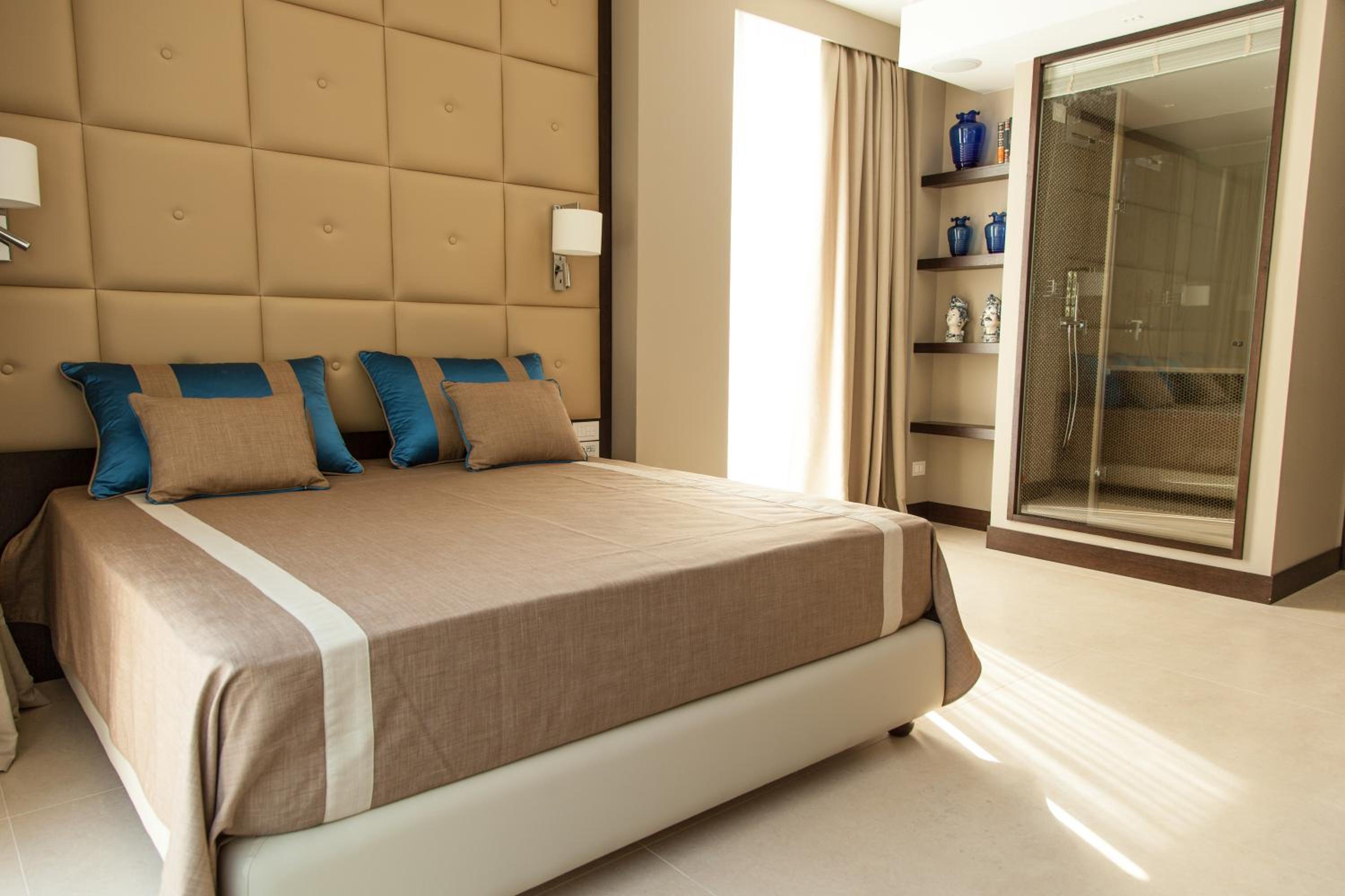 Deluxe Double Room with Garden View photo 2