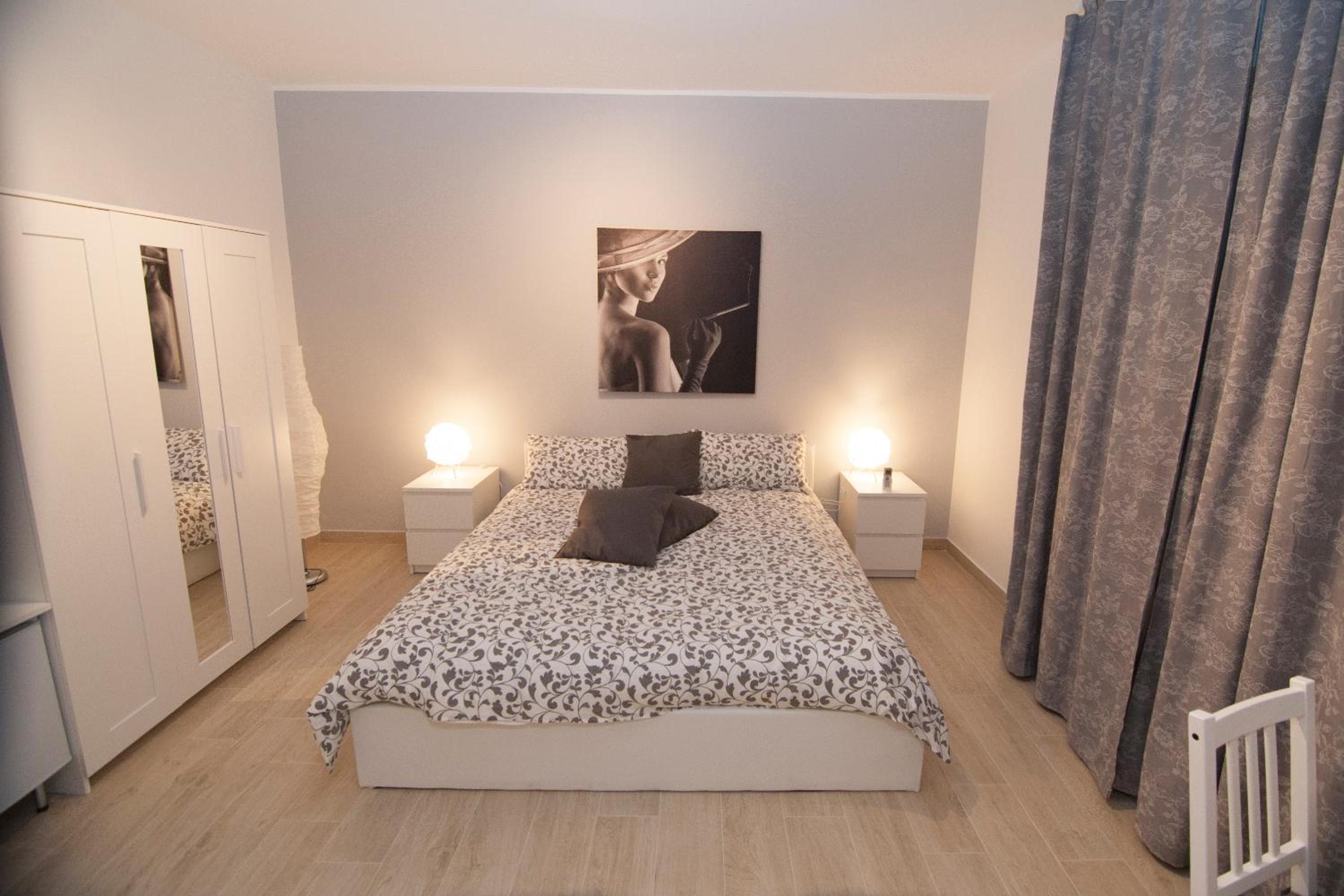 Deluxe King Room photo 1