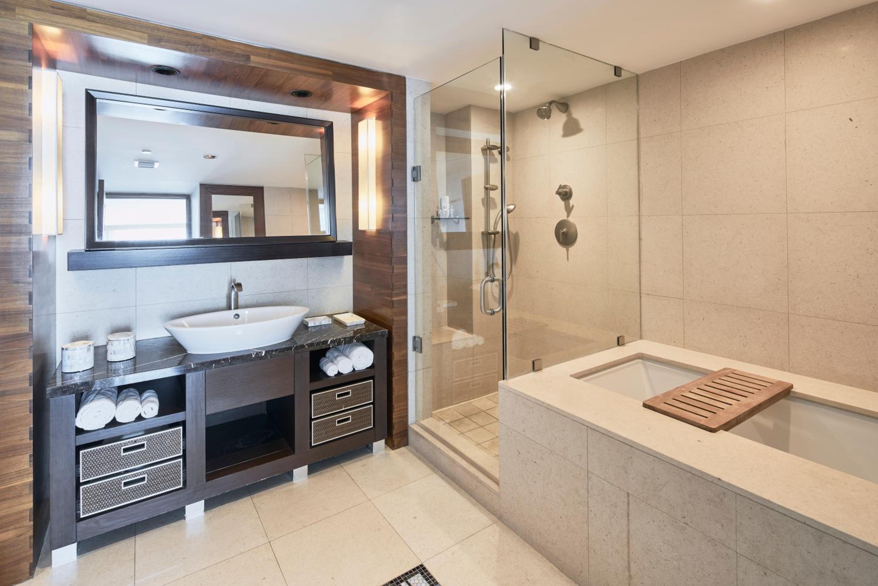 One Bedroom Apartment with Two Queen Beds (Non Smoking) photo 3