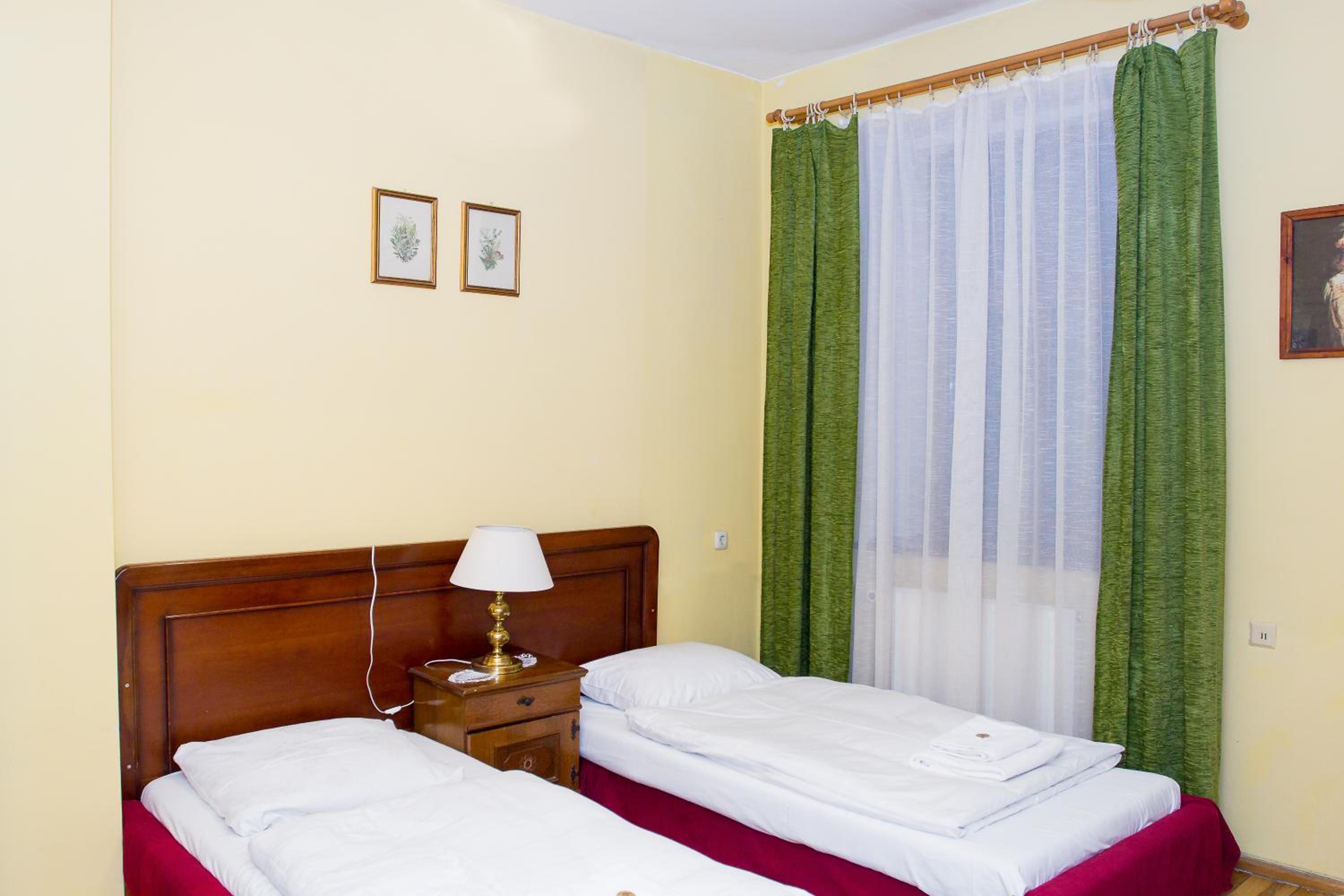 Small Twin Room - Photo 3