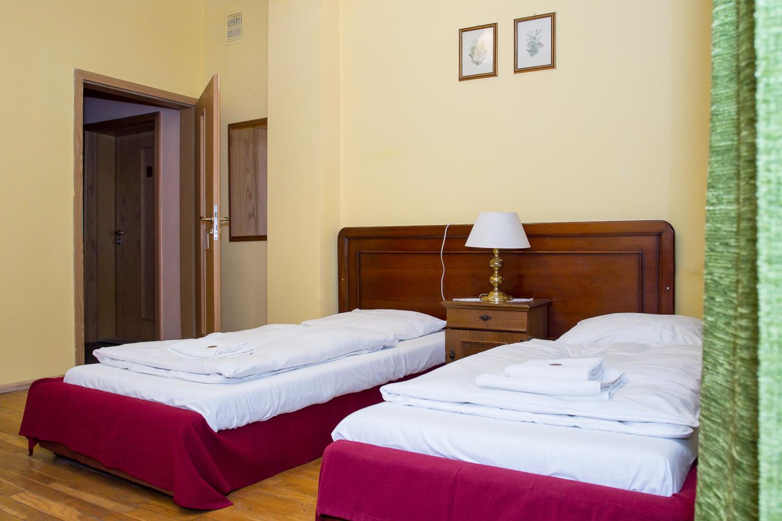 Small Twin Room - Photo 1