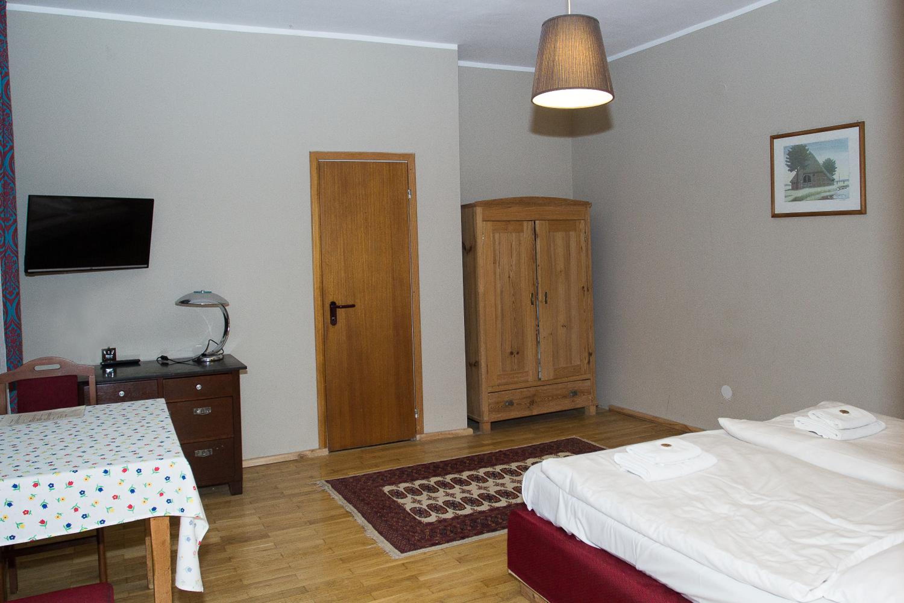 Deluxe Double Room (2 Adults + 1 Child) - Photo 3