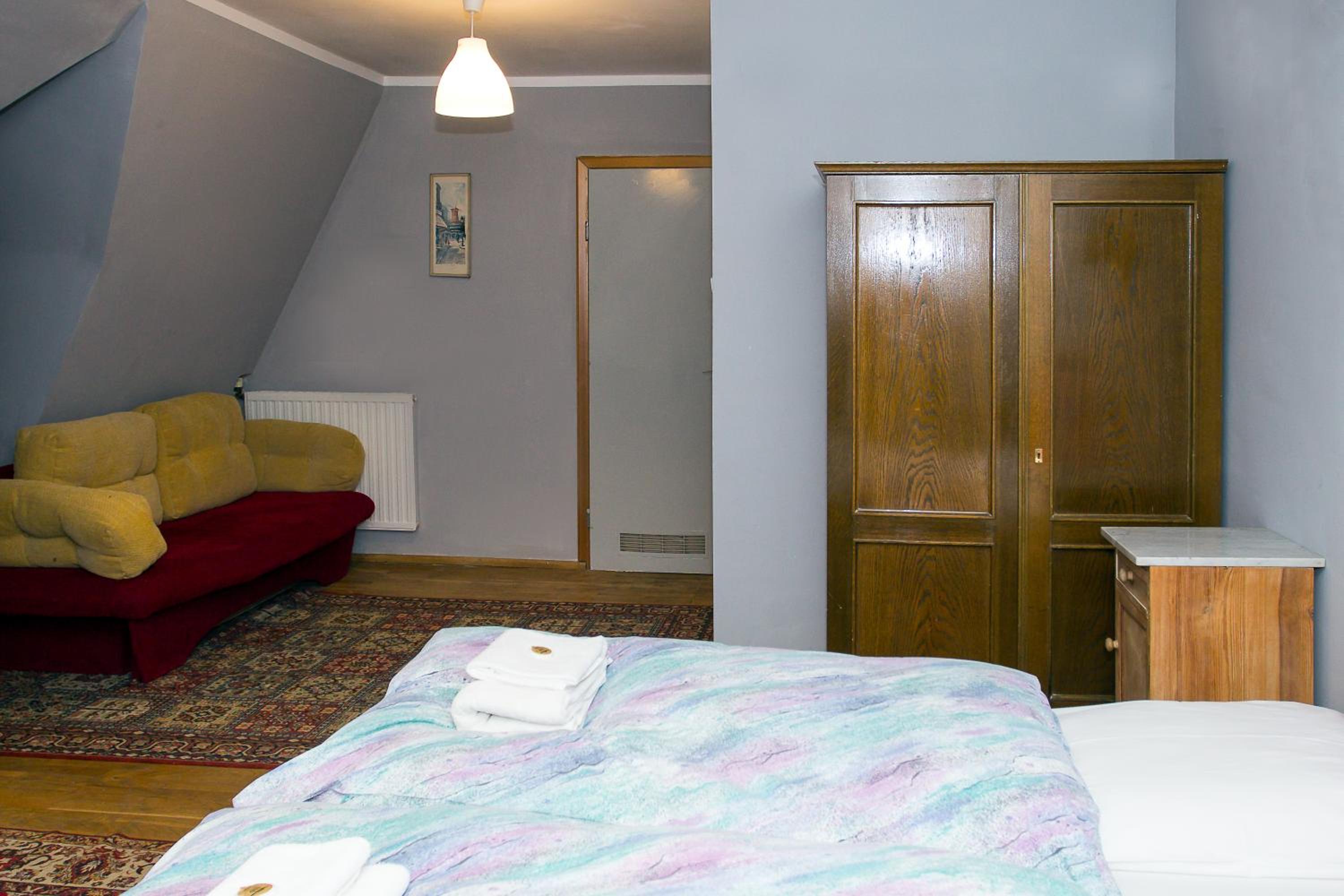 Small Twin Room - Photo 4