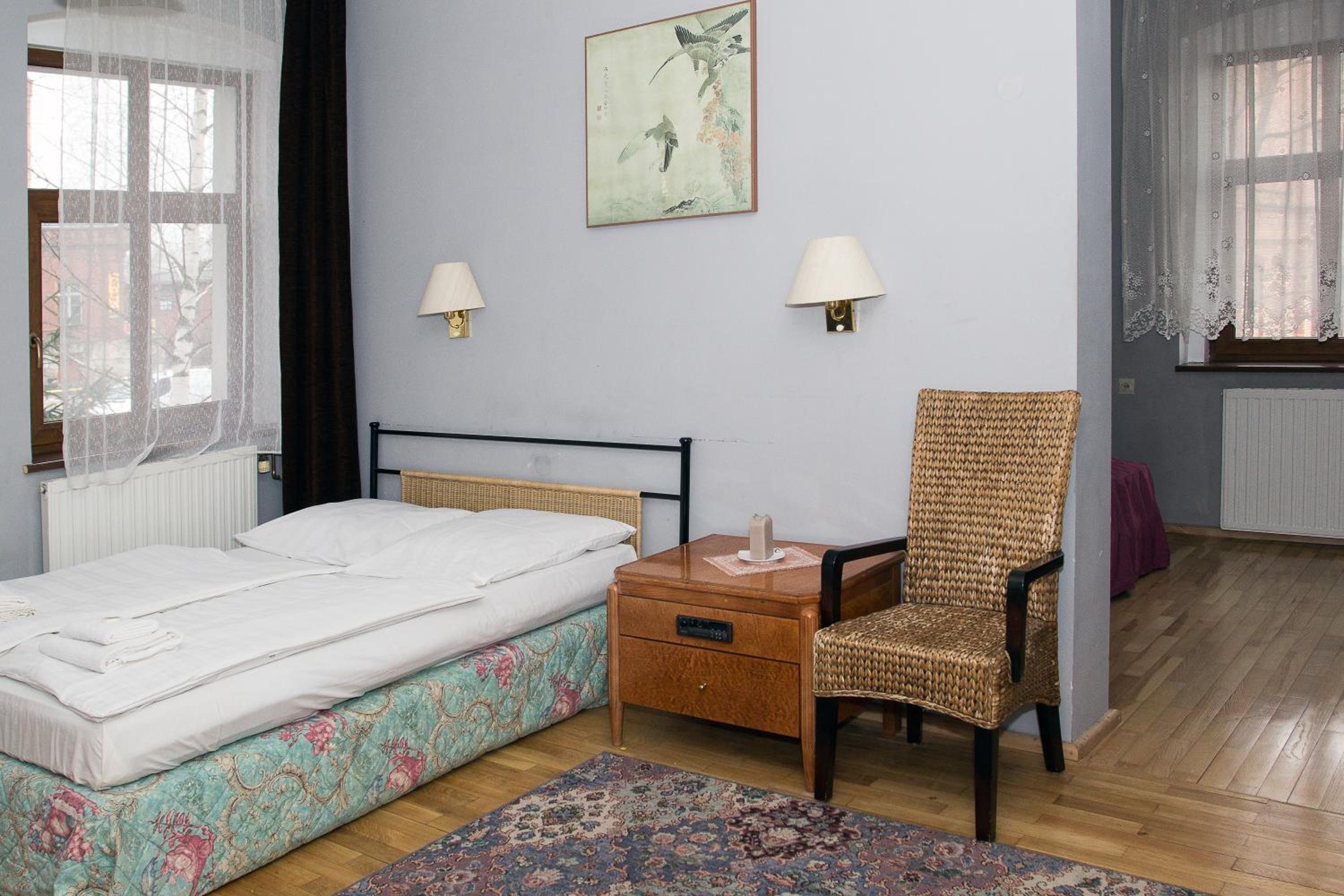 Deluxe Double Room (2 Adults + 1 Child) - Photo 1