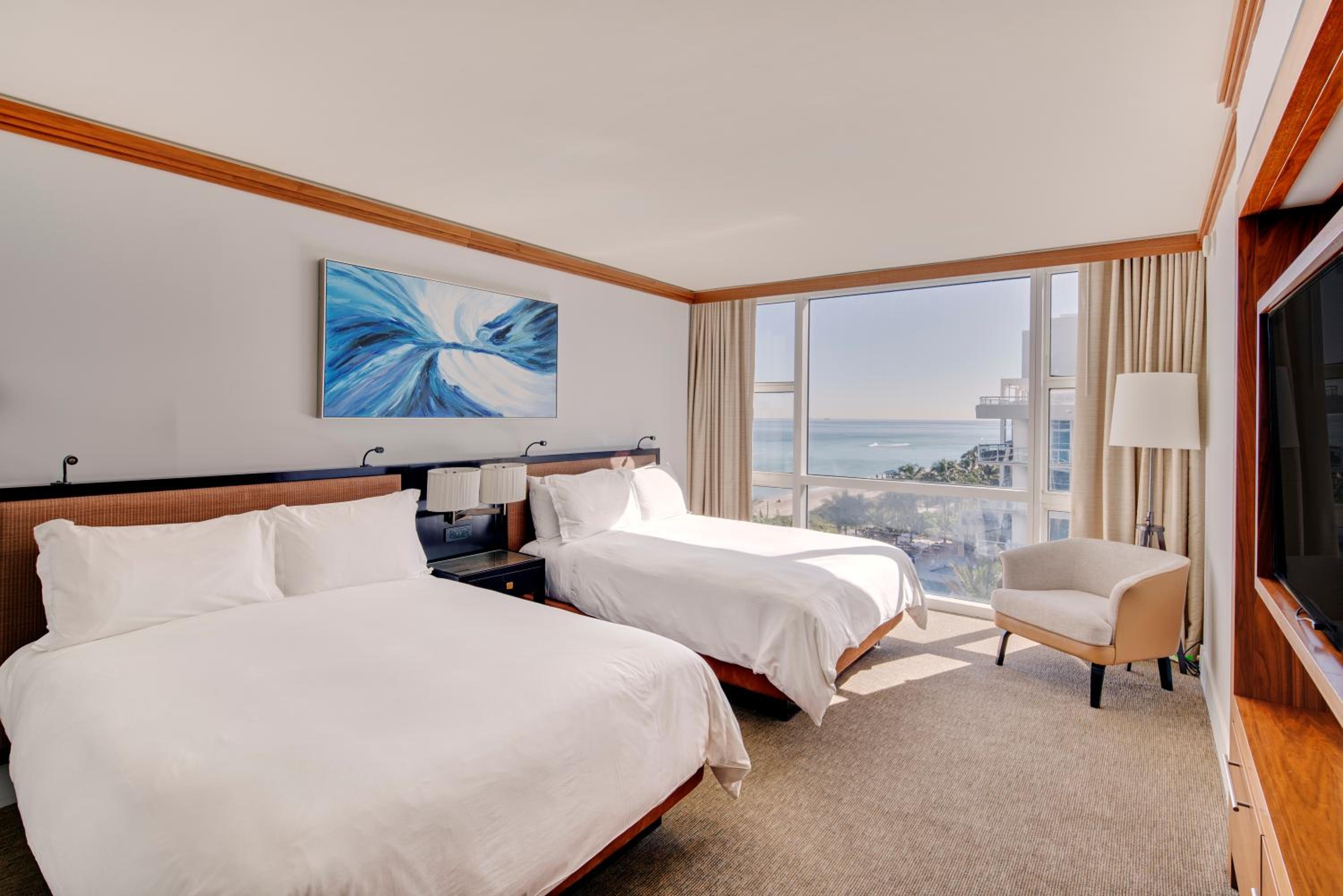 Two-Bedroom Apartment with Balcony and Partial Ocean View photo 1