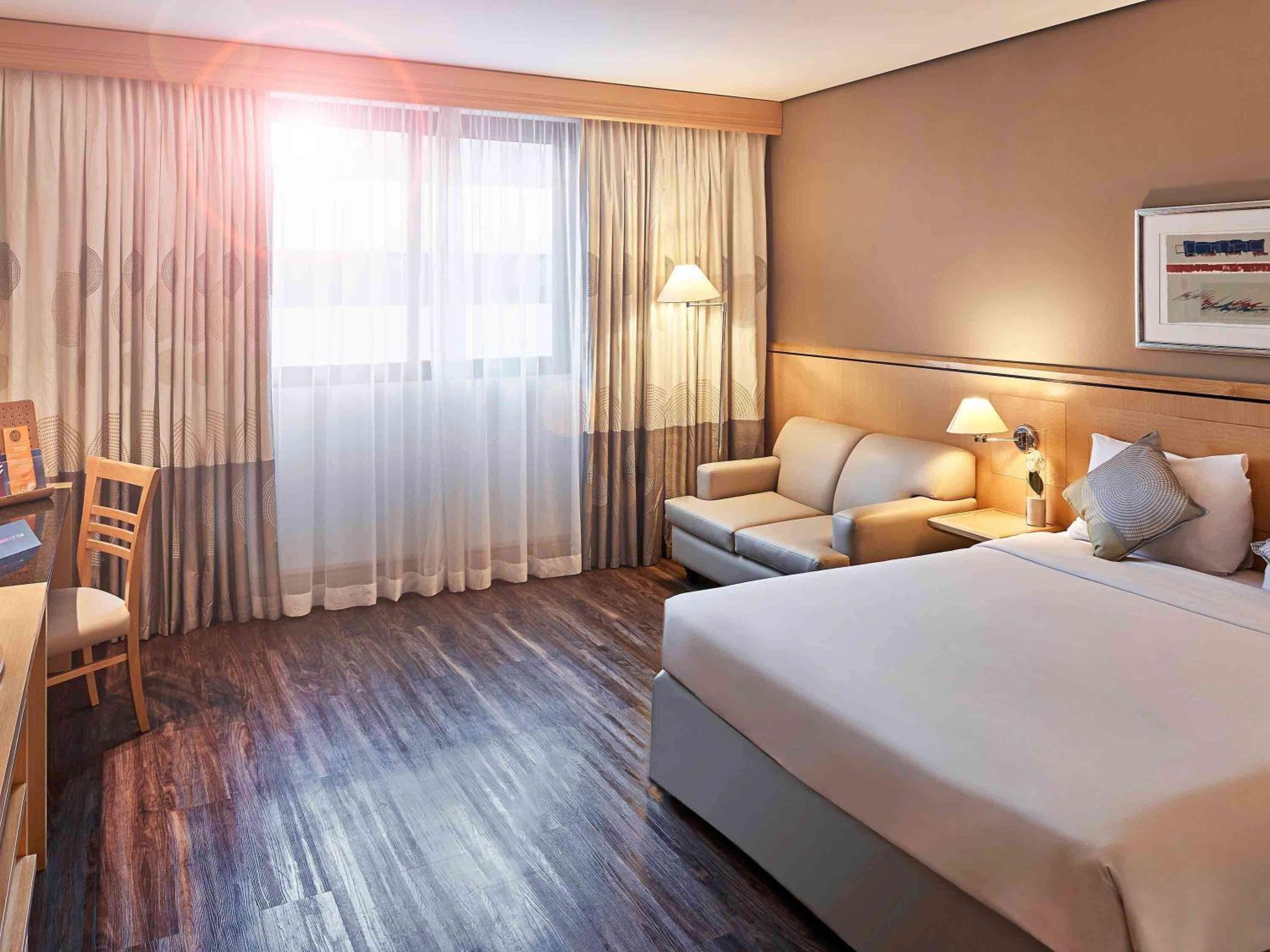 Standard Room with One Double Bed and One Single Bed - Photo 2