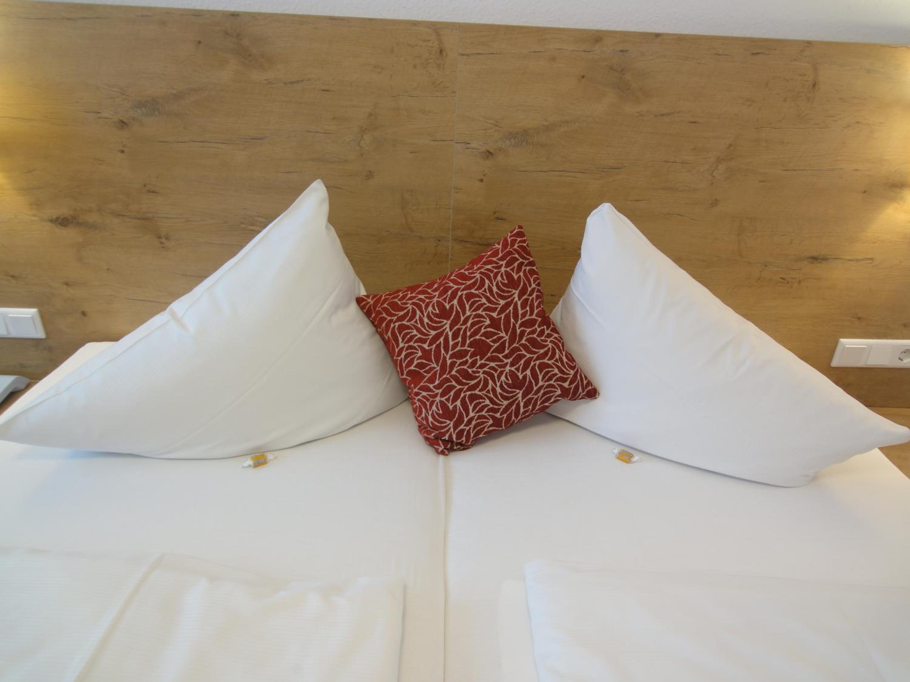 Large Double Room - Photo 5
