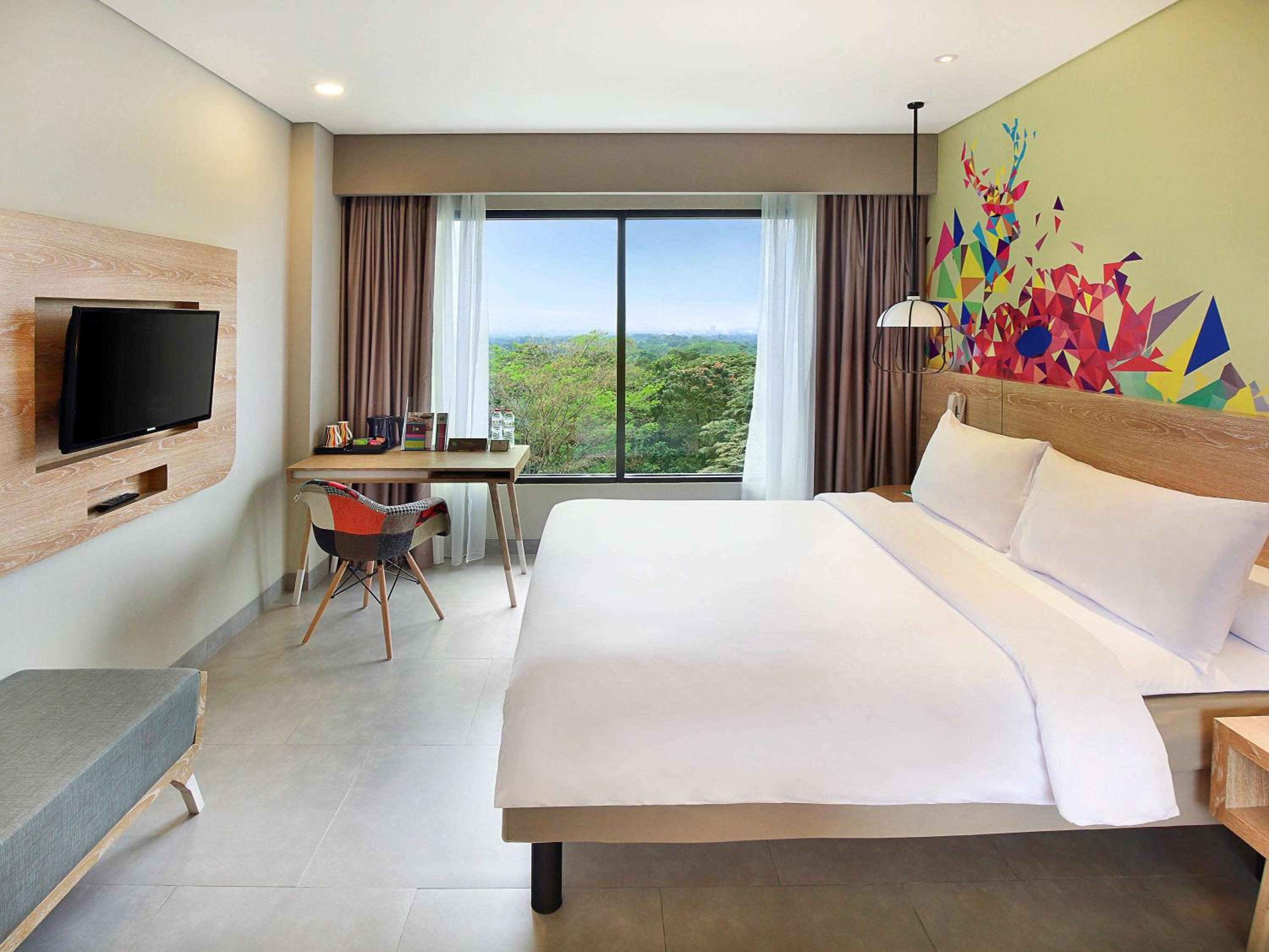 Deluxe Queen Room with Golf view photo 1