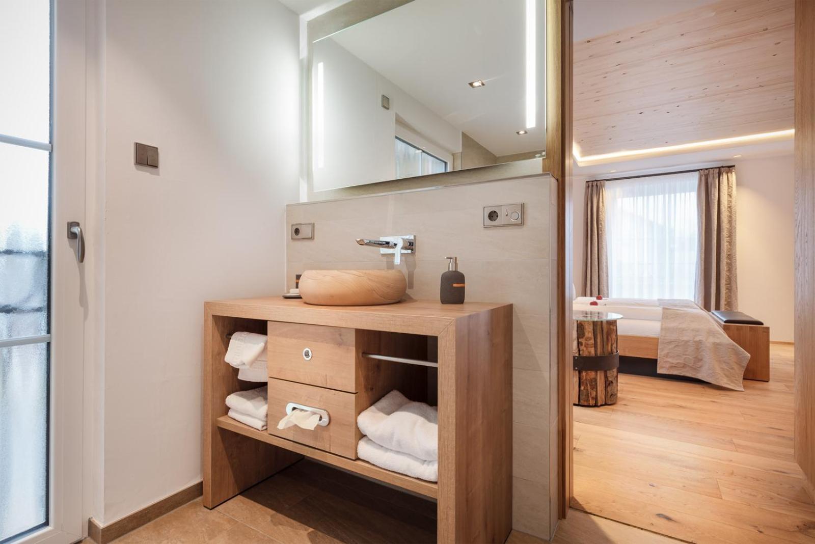 Superior Double Room with Bath - Photo 11