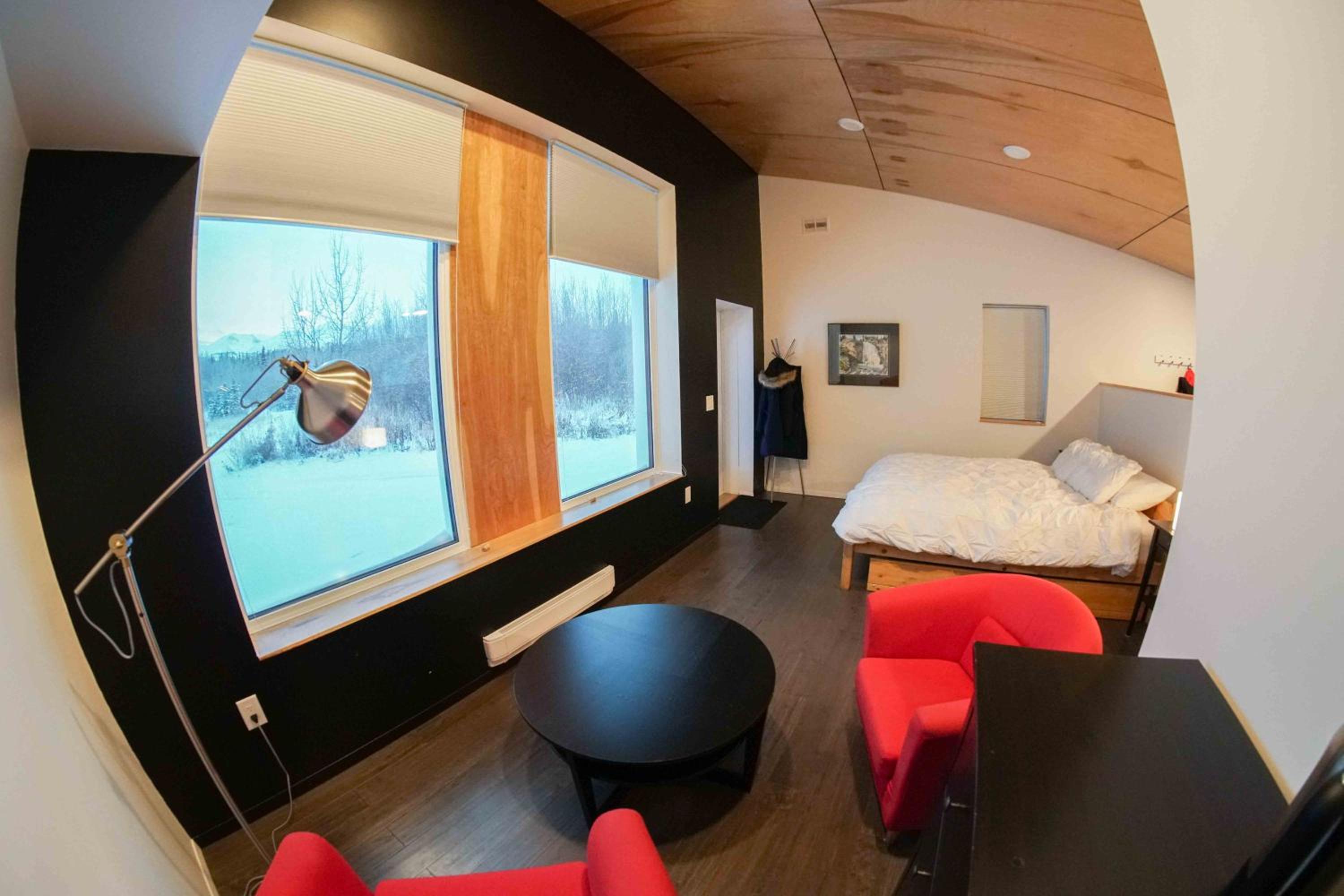 Deluxe Queen Suite