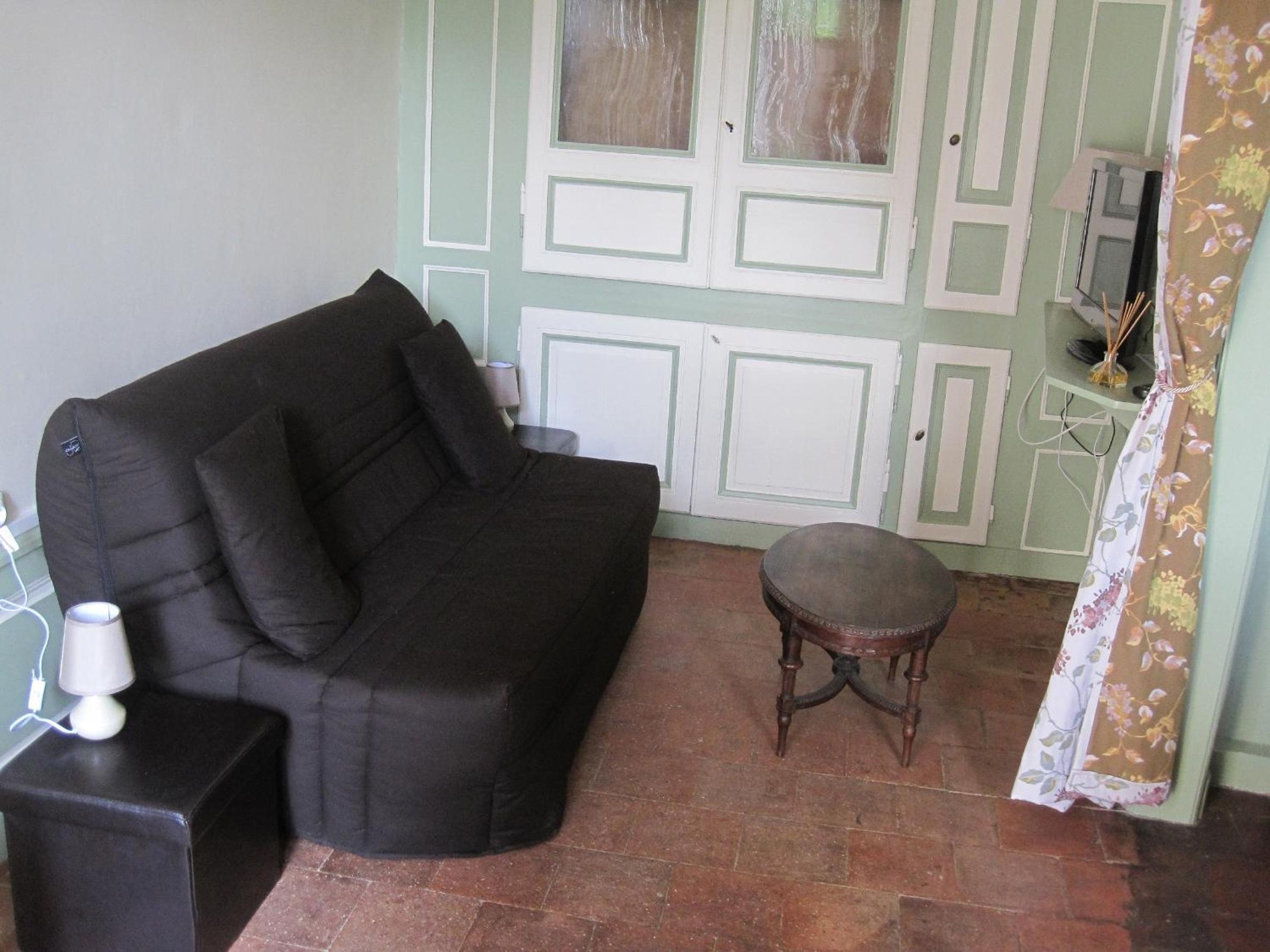 One-Bedroom House - Photo 6