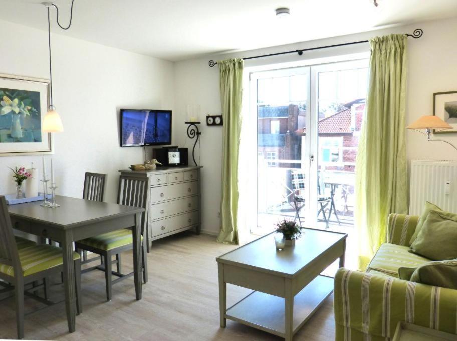 Apartment with Balcony photo 1