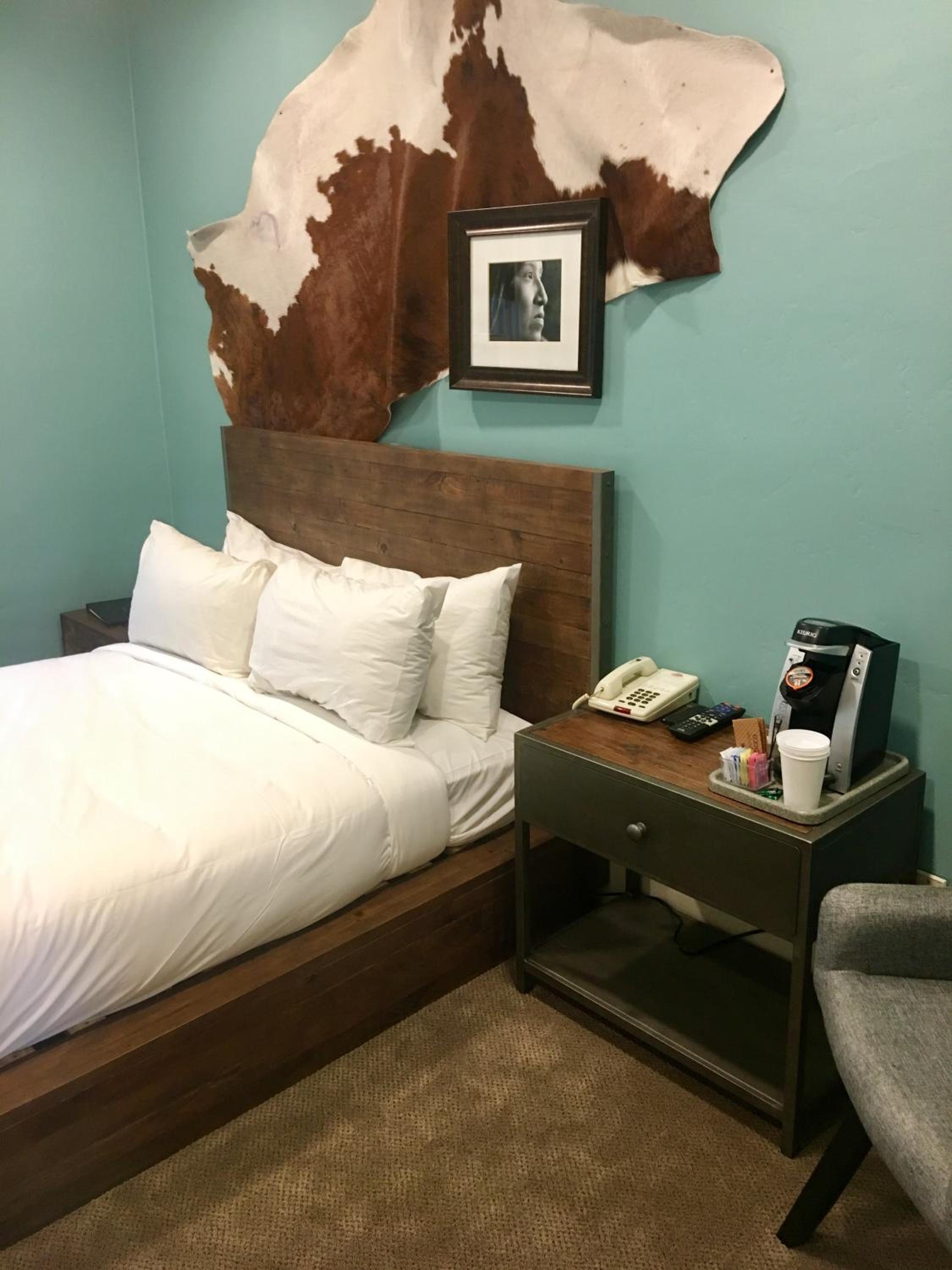Queen Room photo 1