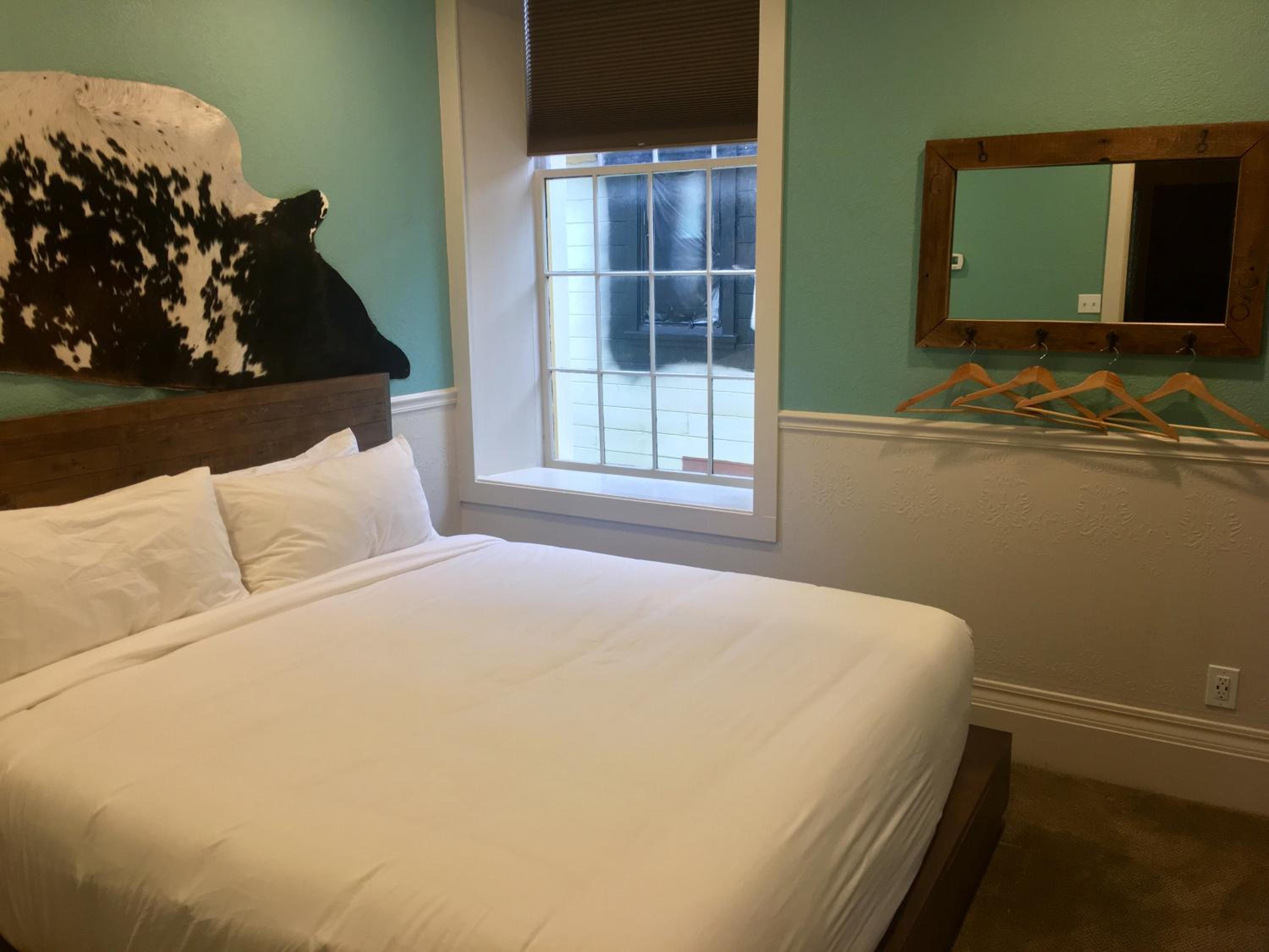 Standard King Room photo 1