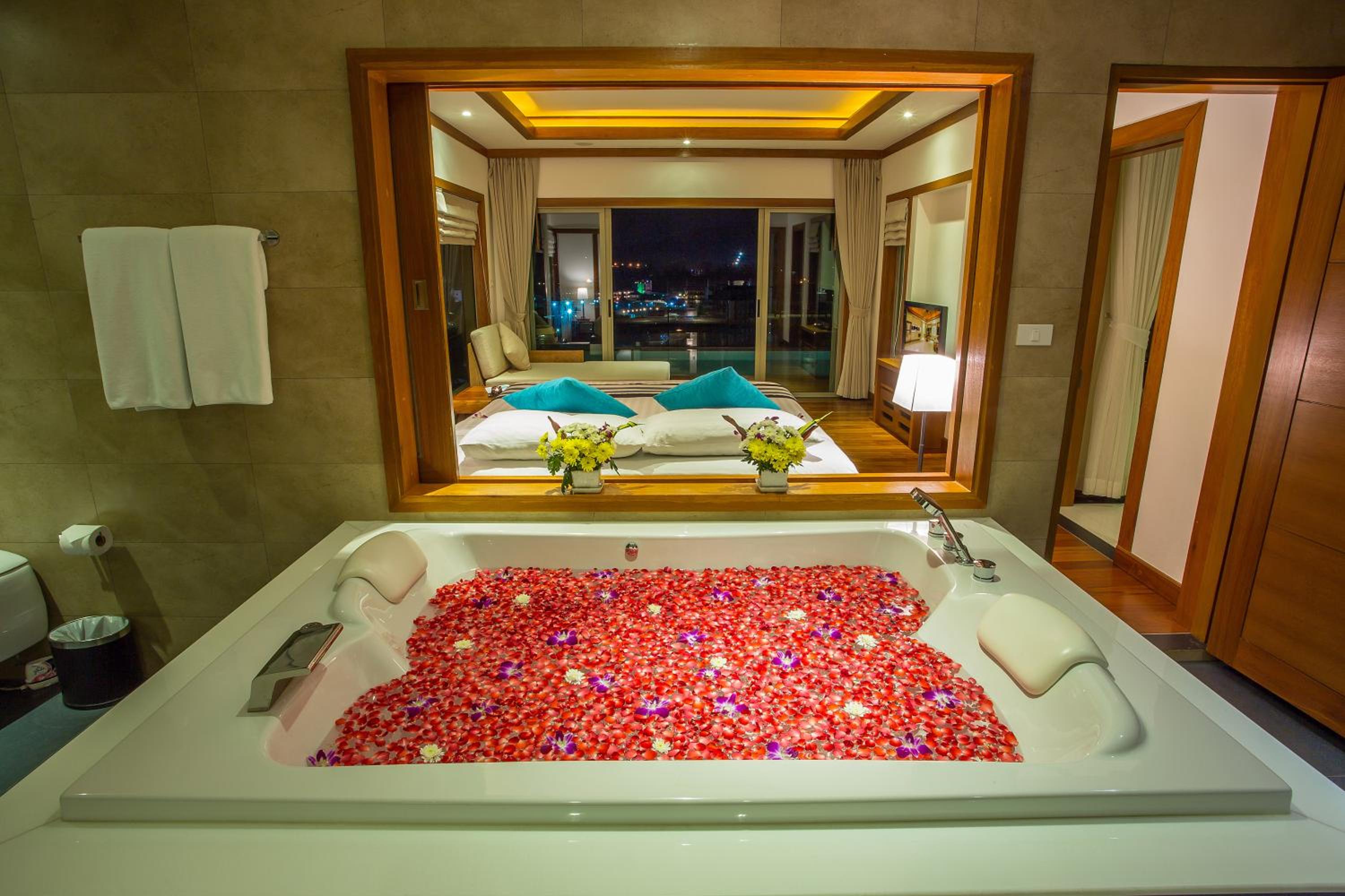 One-Bedroom Villa with Private Pool - Photo 18