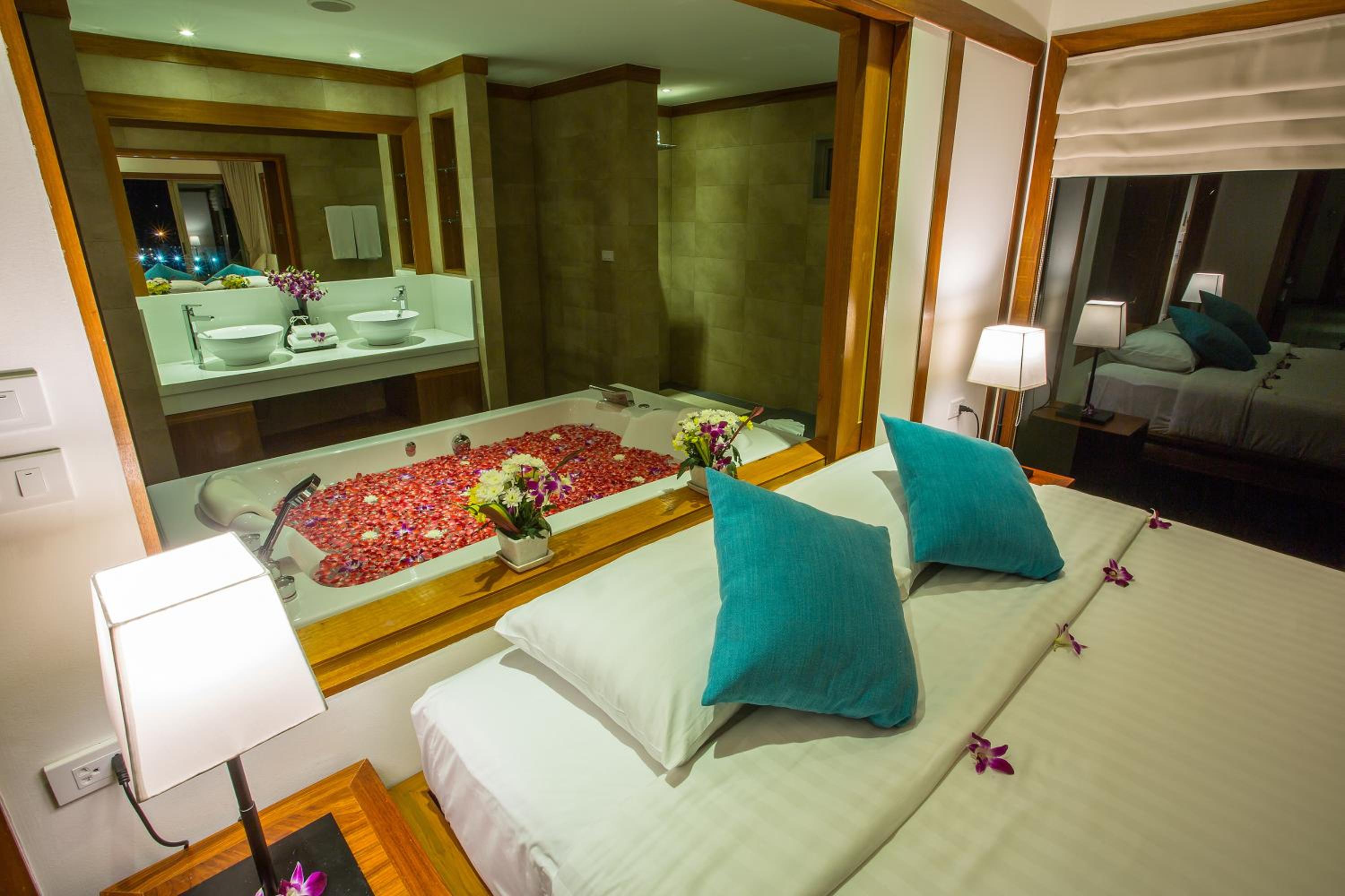 One-Bedroom Villa with Private Pool - Photo 30