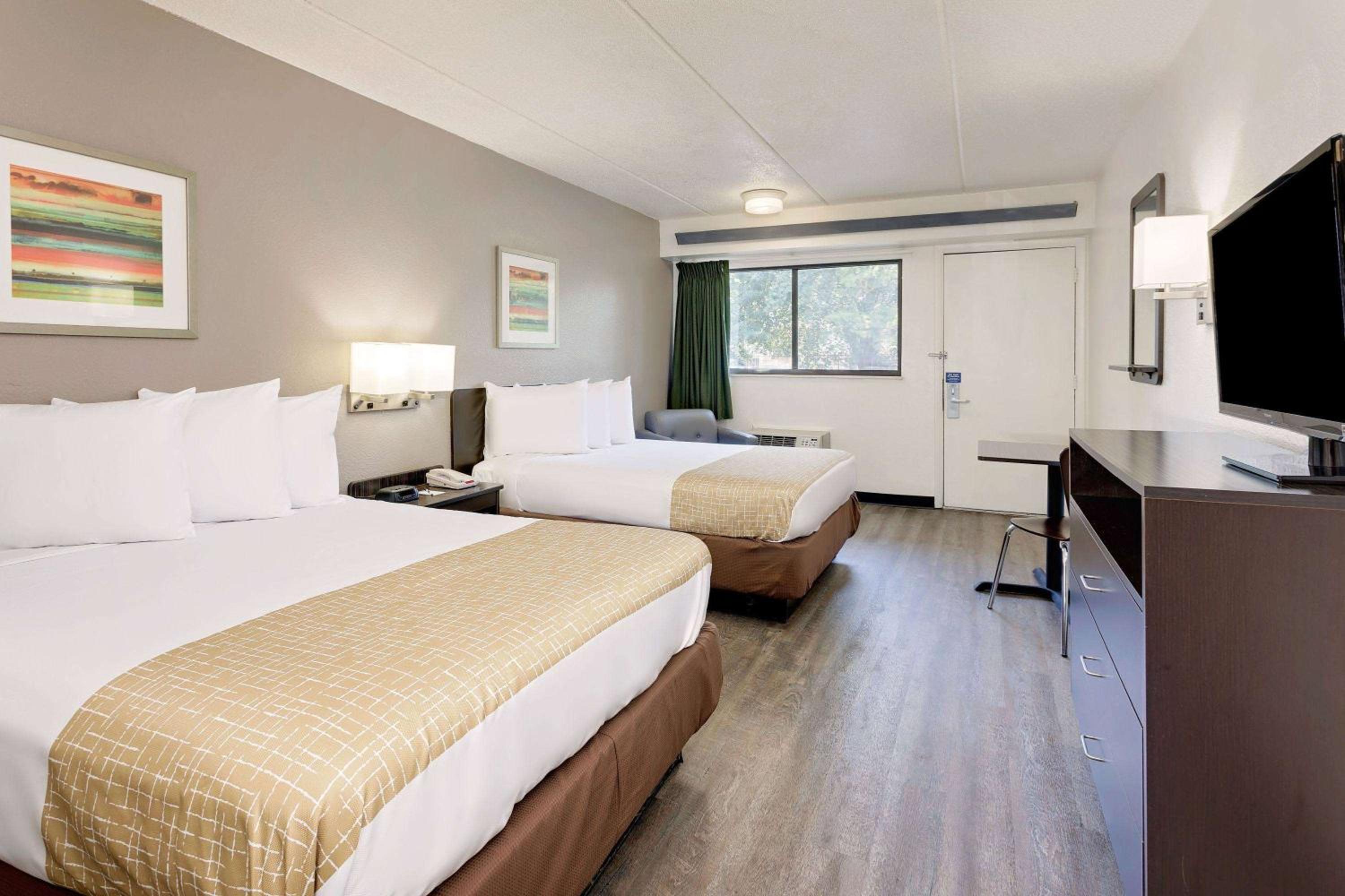 Double Room with Two Double Beds - Non-Smoking - Photo 1