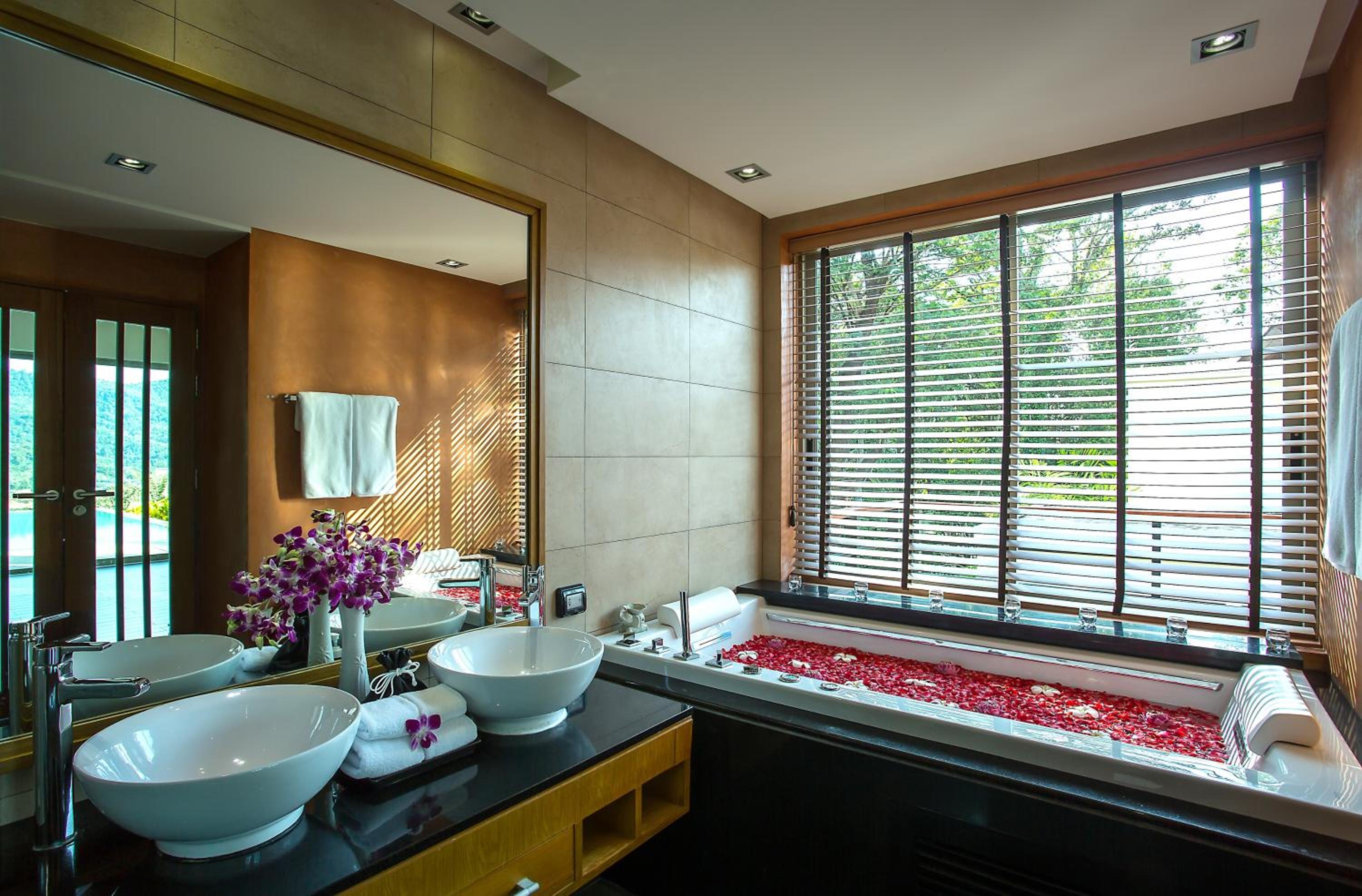 Three-Bedroom Villa with Private Pool - Photo 3