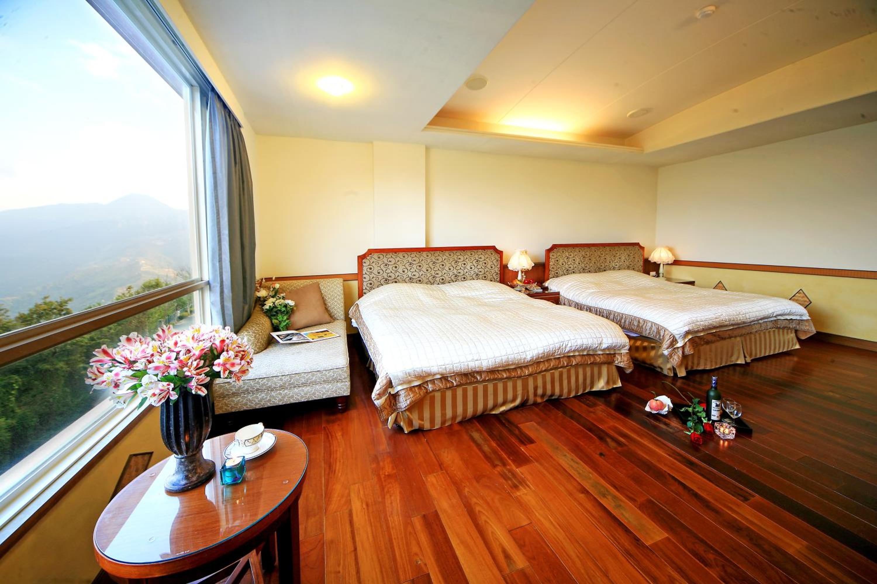 Deluxe Queen Room with Two Queen Beds photo 2