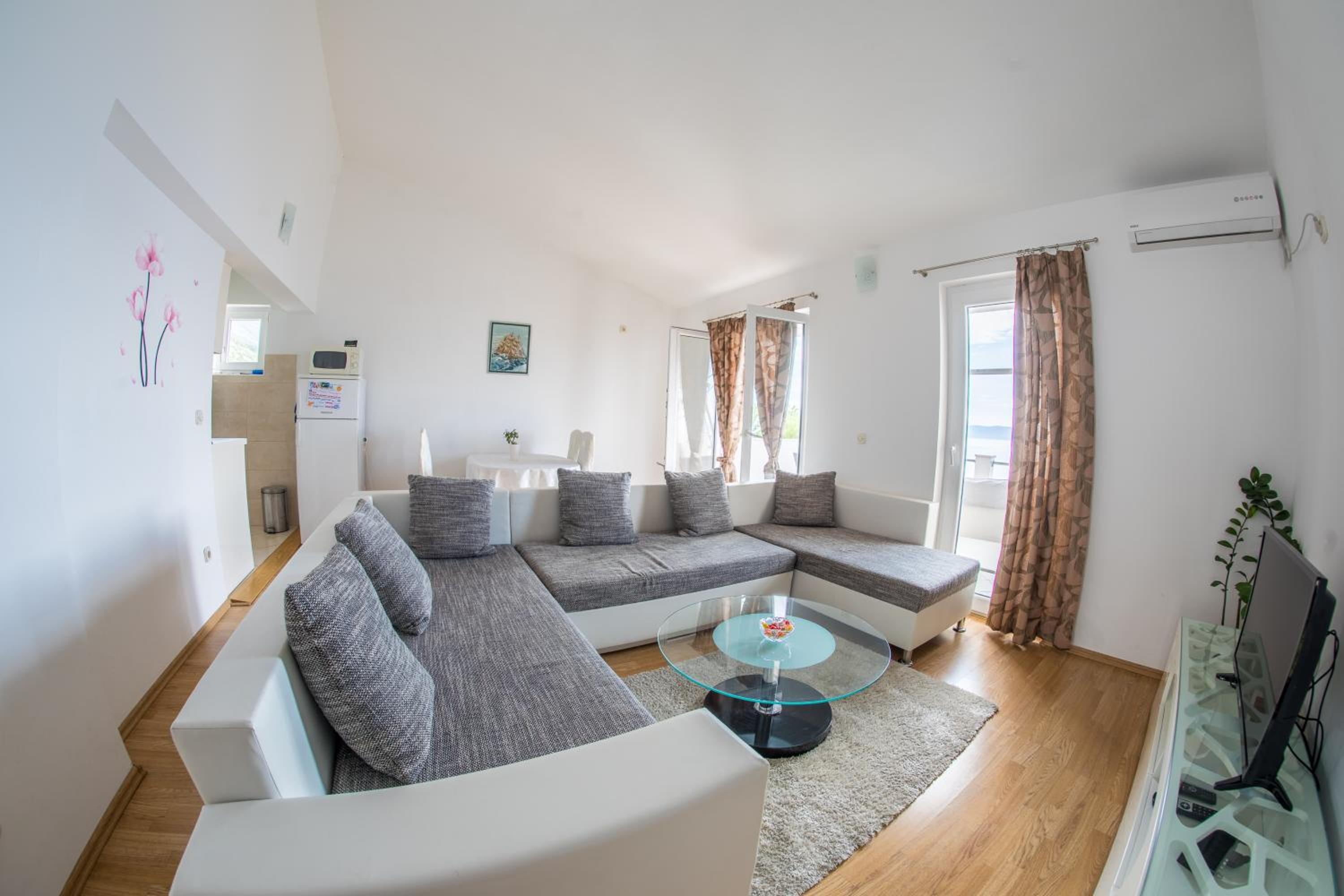 Apartment with Sea View photo 2