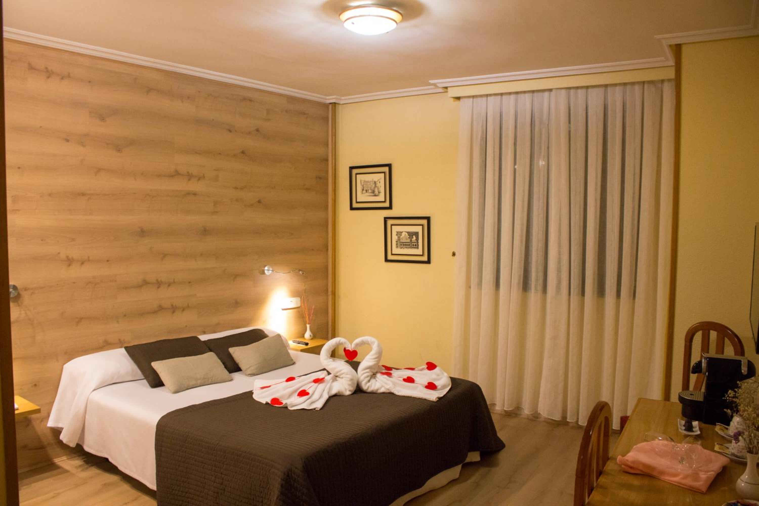 Deluxe King Suite photo 3