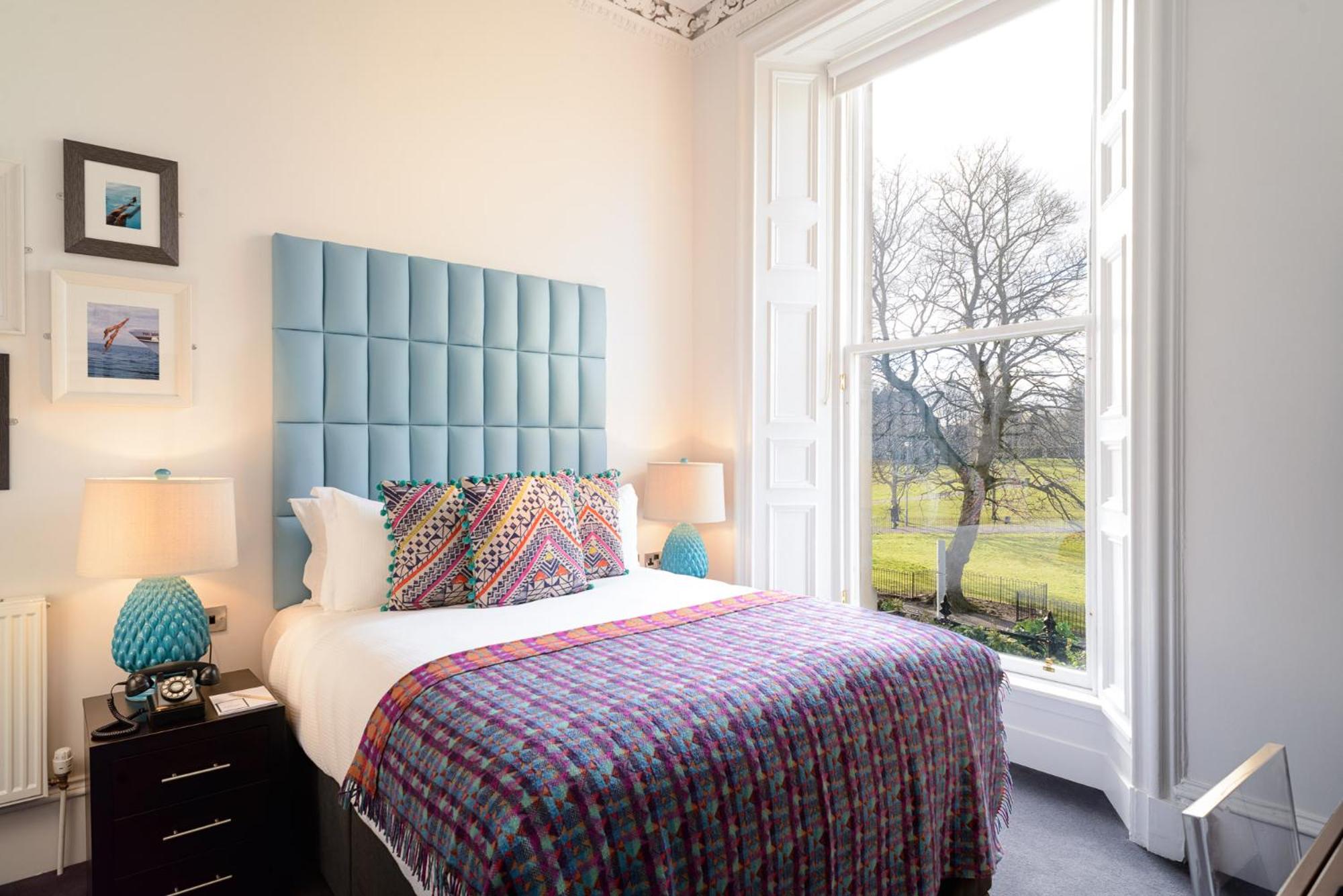 Double Room with Park View - Photo 12