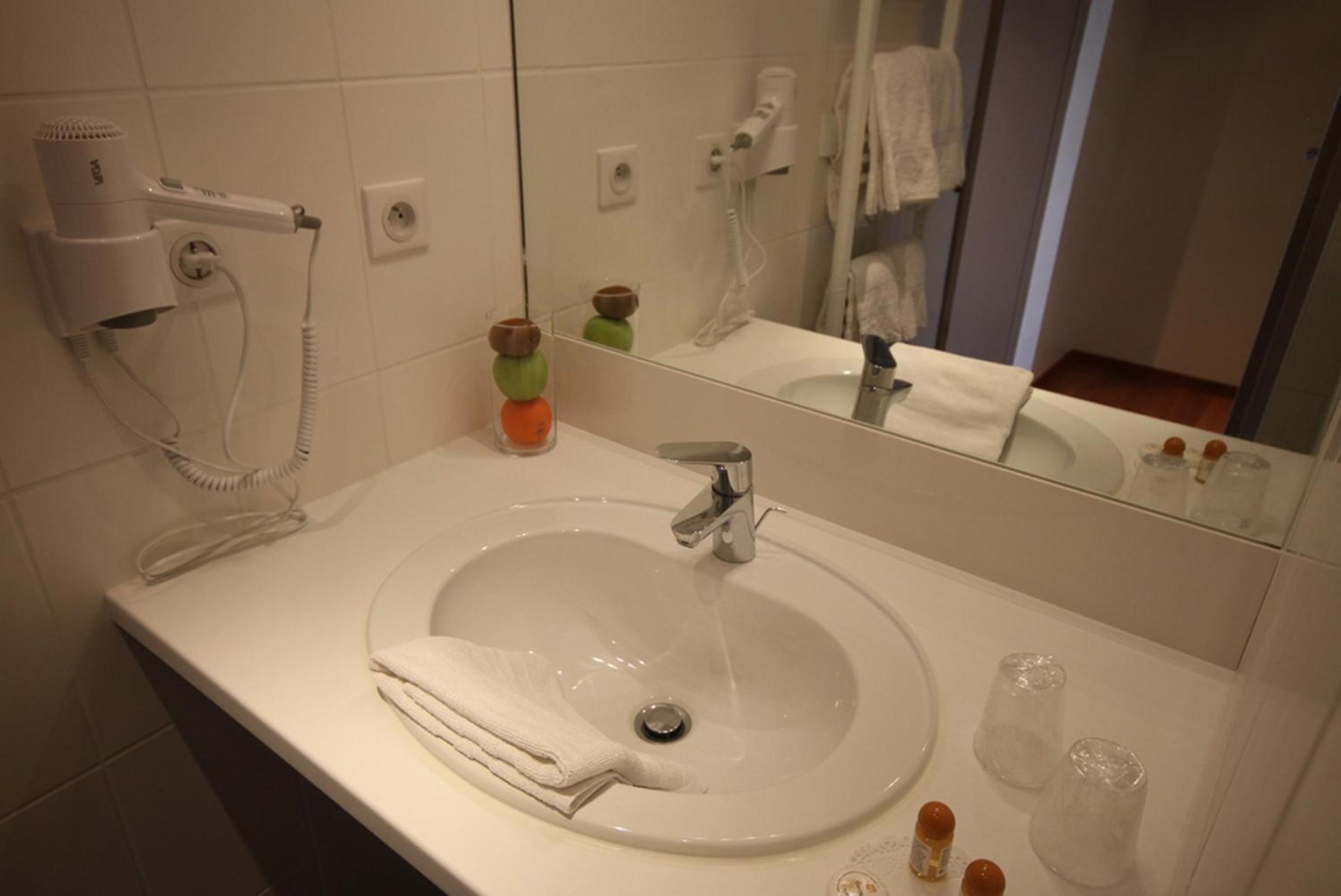 Twin Room - Photo 5