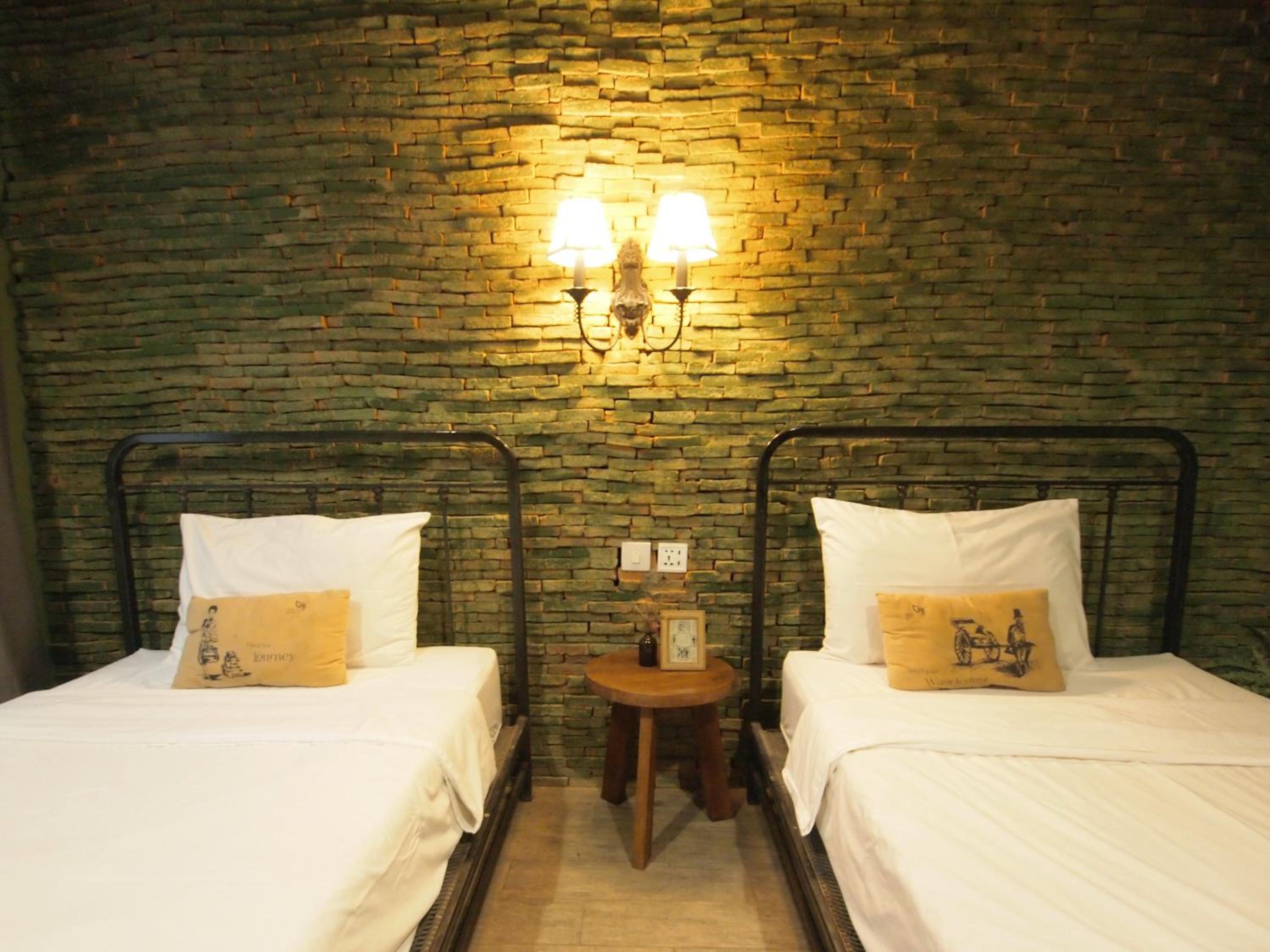 Twin Room with Private Bathroom photo 3