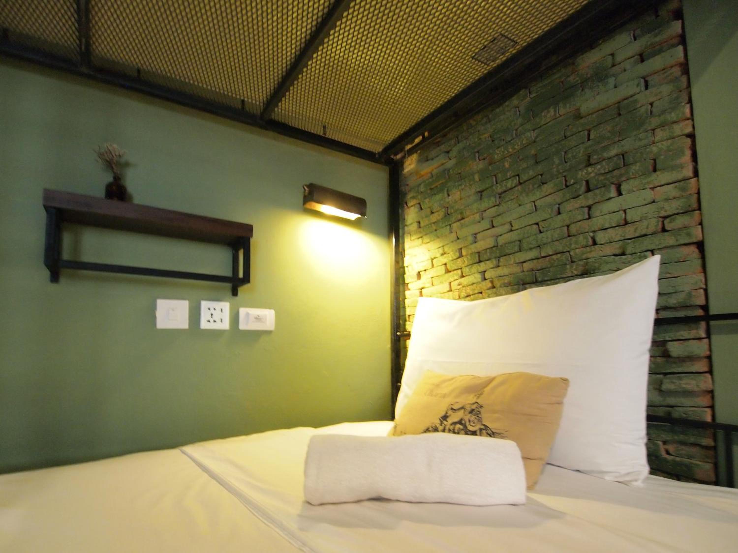 Bed in 6-Bed Mixed Dormitory Room (Shared Bathroom) photo 1