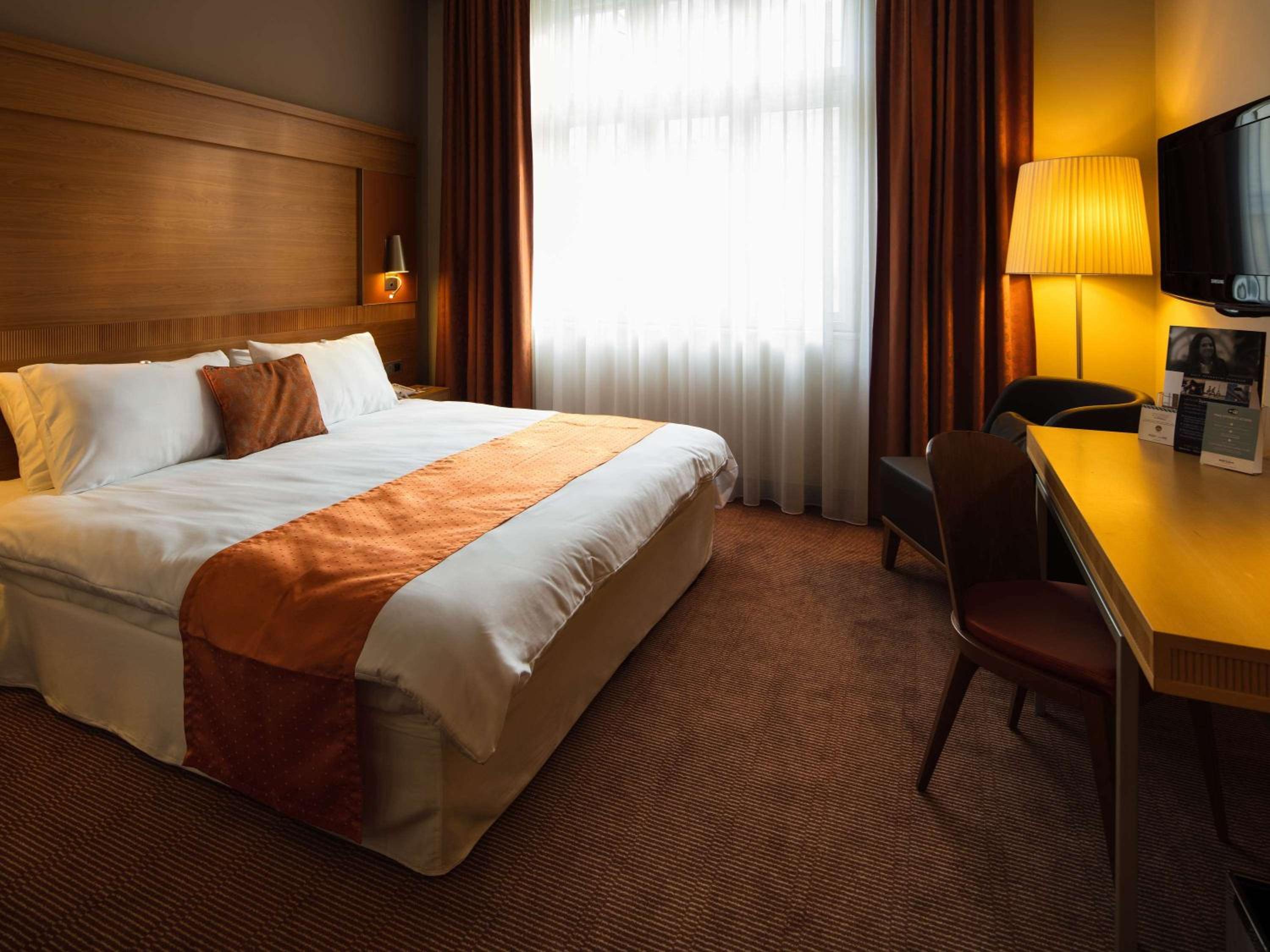 Standard Room with Double Bed - Photo 5