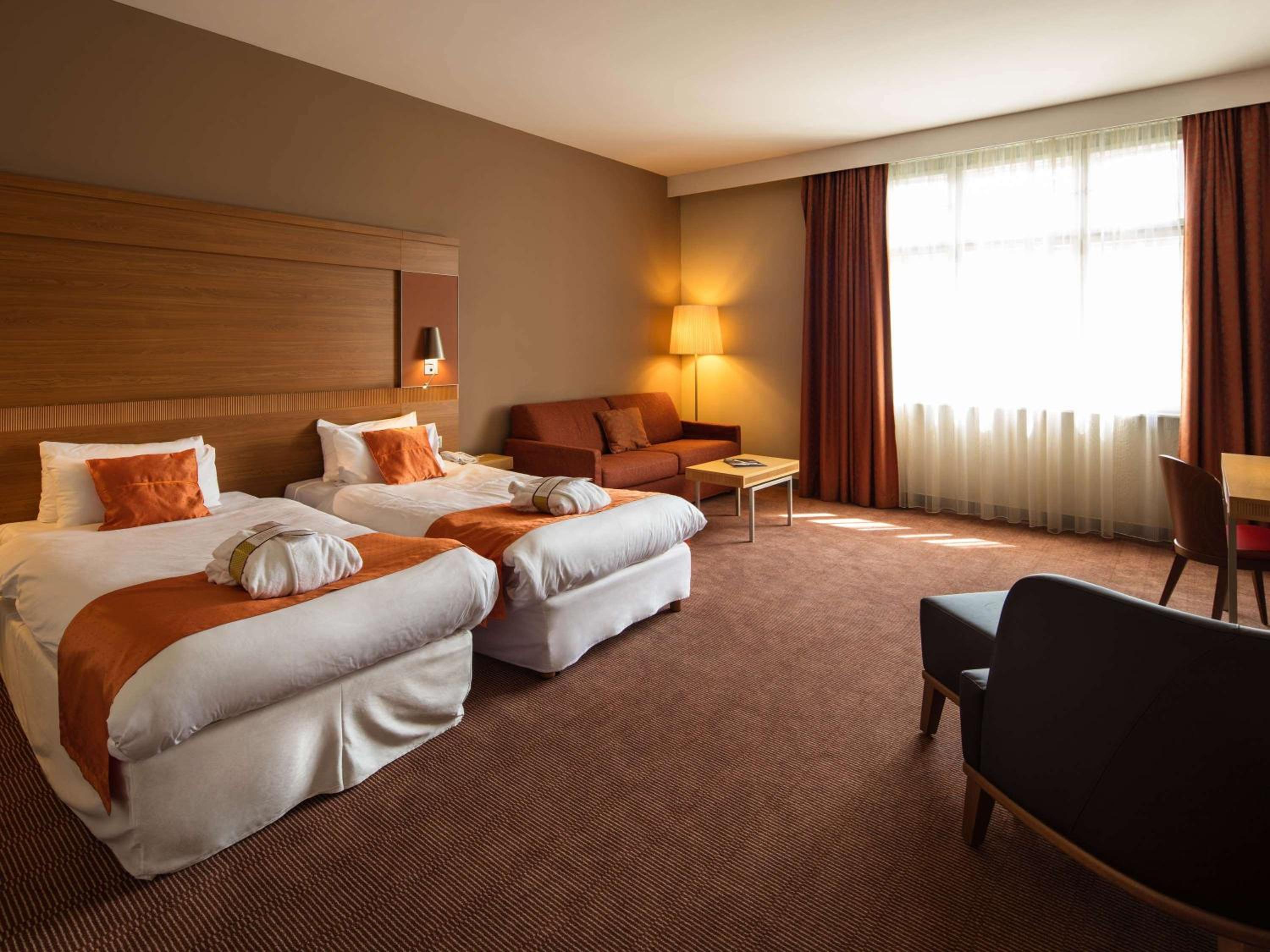 Privilege Superior Room with 2 Single Beds and Sofa - Photo 3