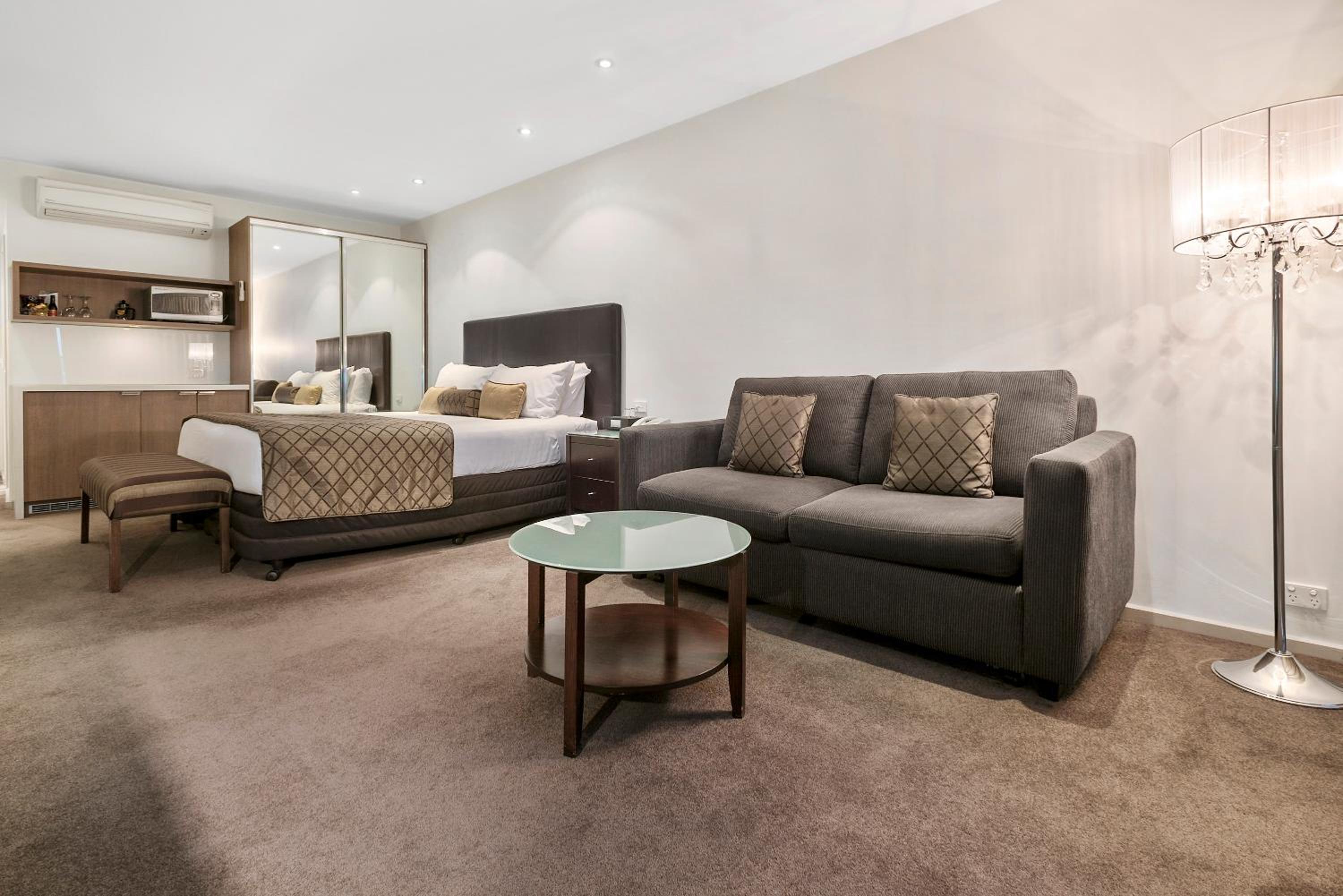 King Suite - Photo 7
