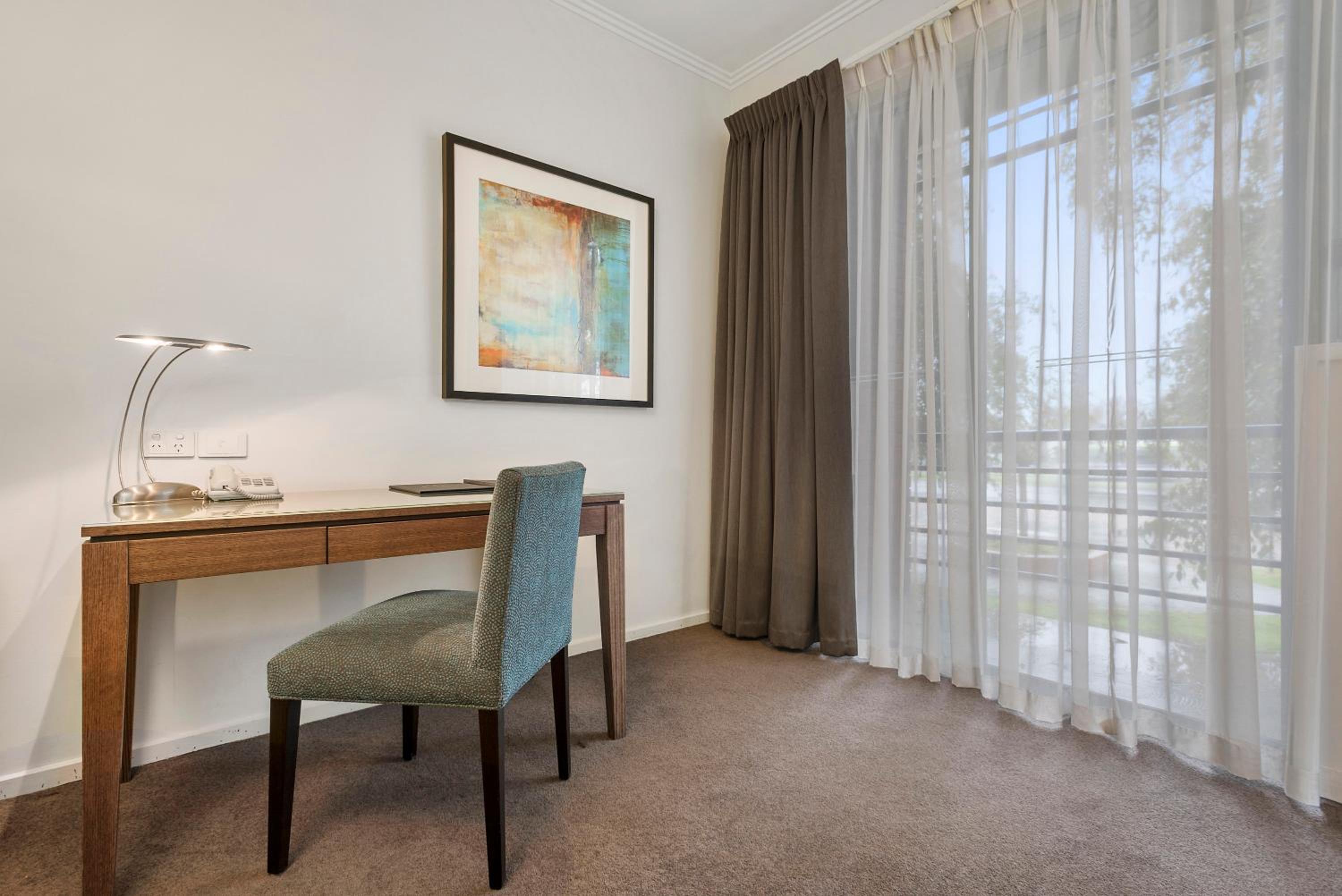 Queen Suite - Photo 7