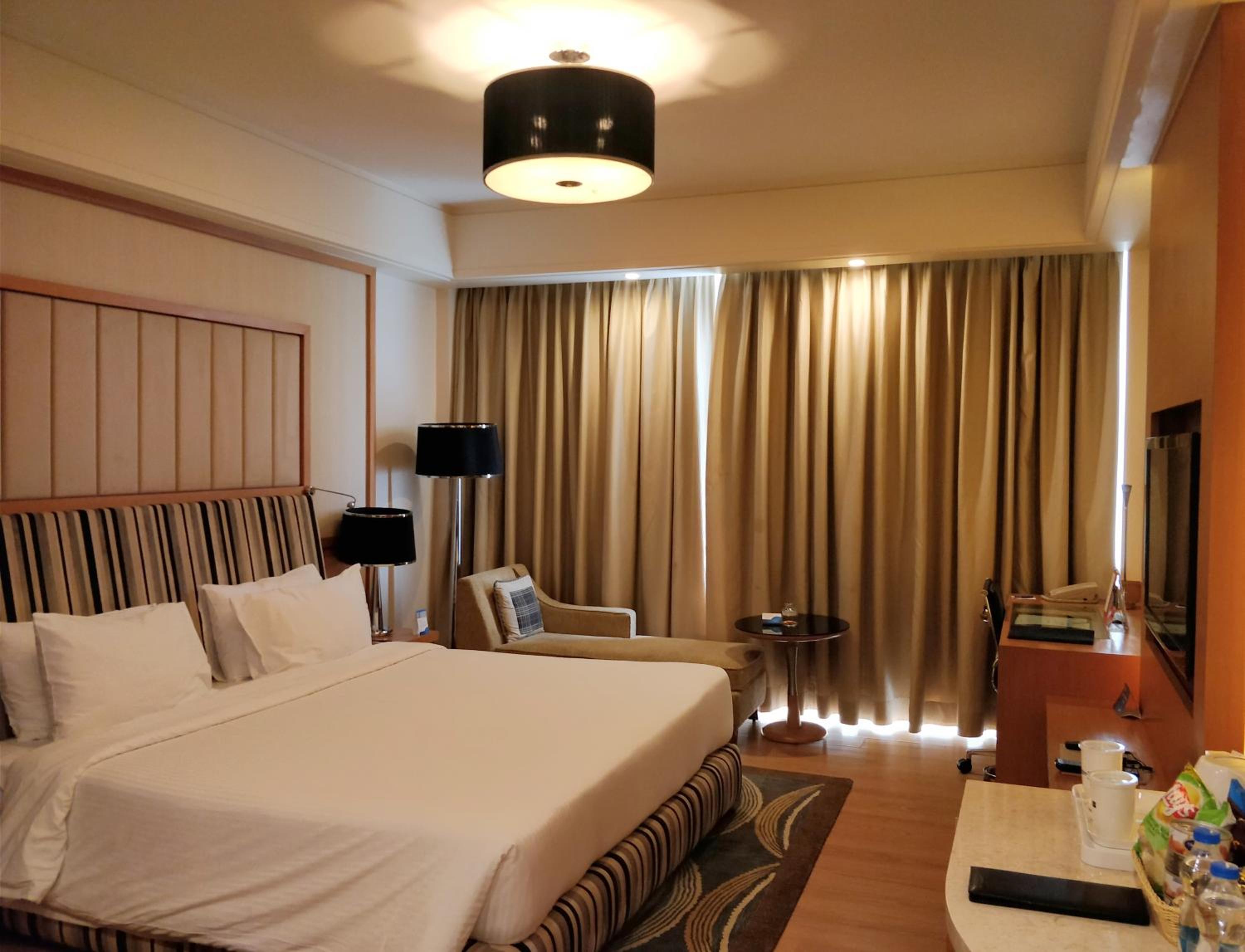 Superior Room with Complimentary 1+1 Happy Hours from 6pm to 8pm , 10% off on session on Spa and 15% off on Food & Beverage Services - Photo 4