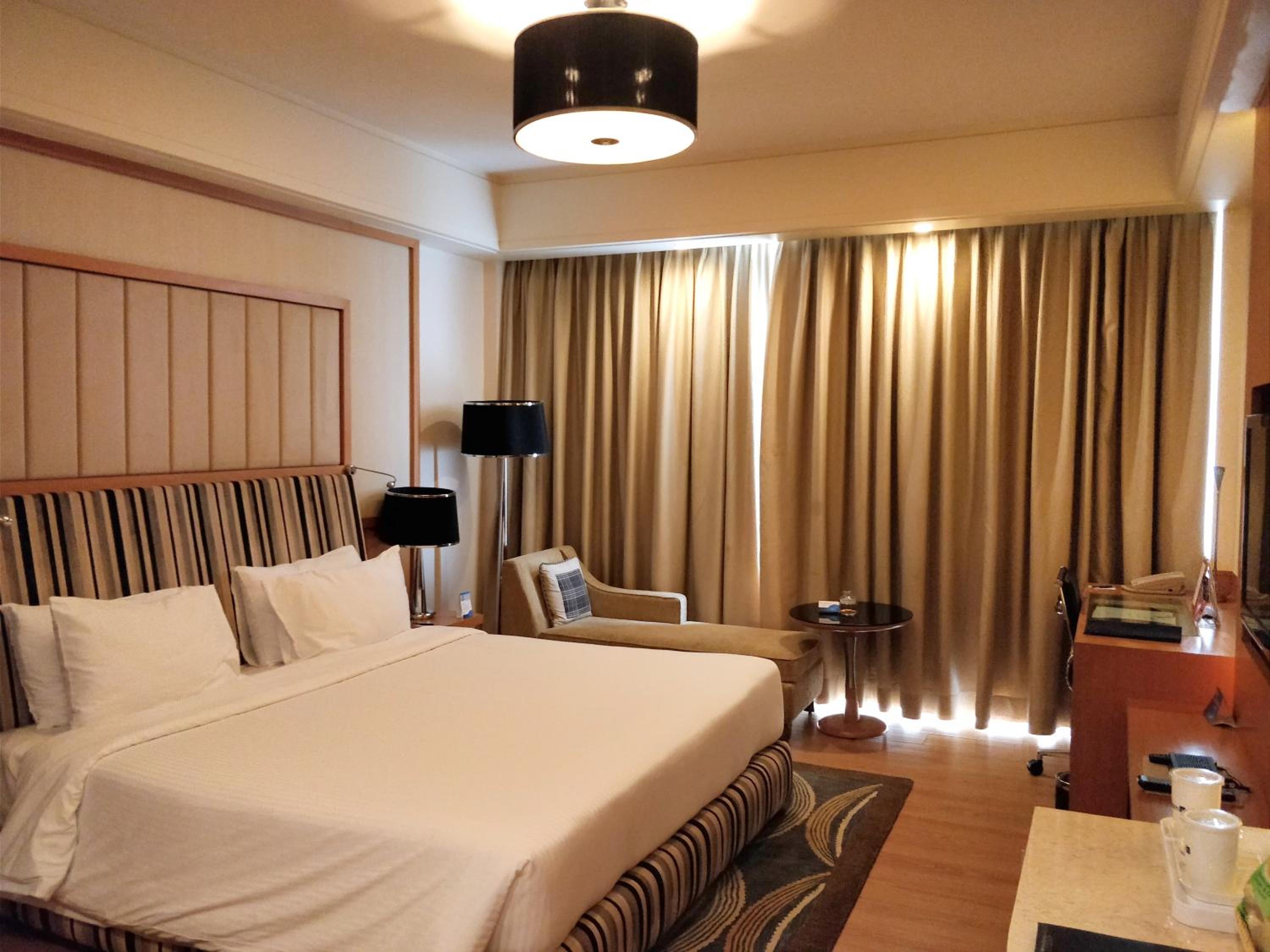 Superior Room with Complimentary 1+1 Happy Hours from 6pm to 8pm , 10% off on session on Spa and 15% off on Food & Beverage Services - Photo 2