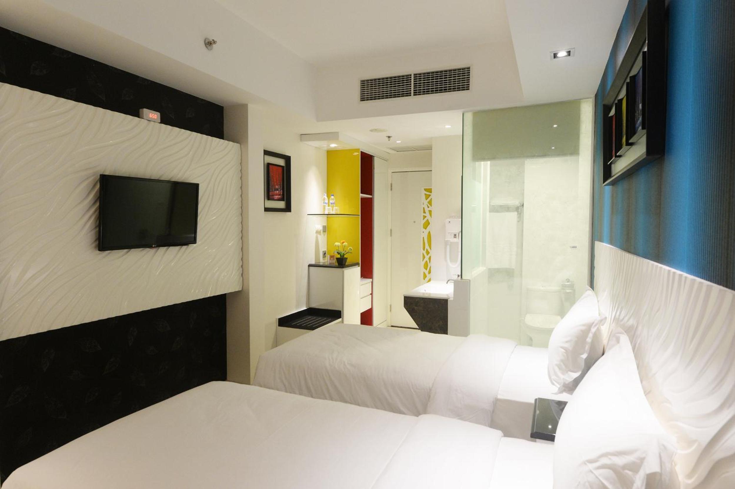 Deluxe Double Or Twin Room With Ocean View - Photo 3
