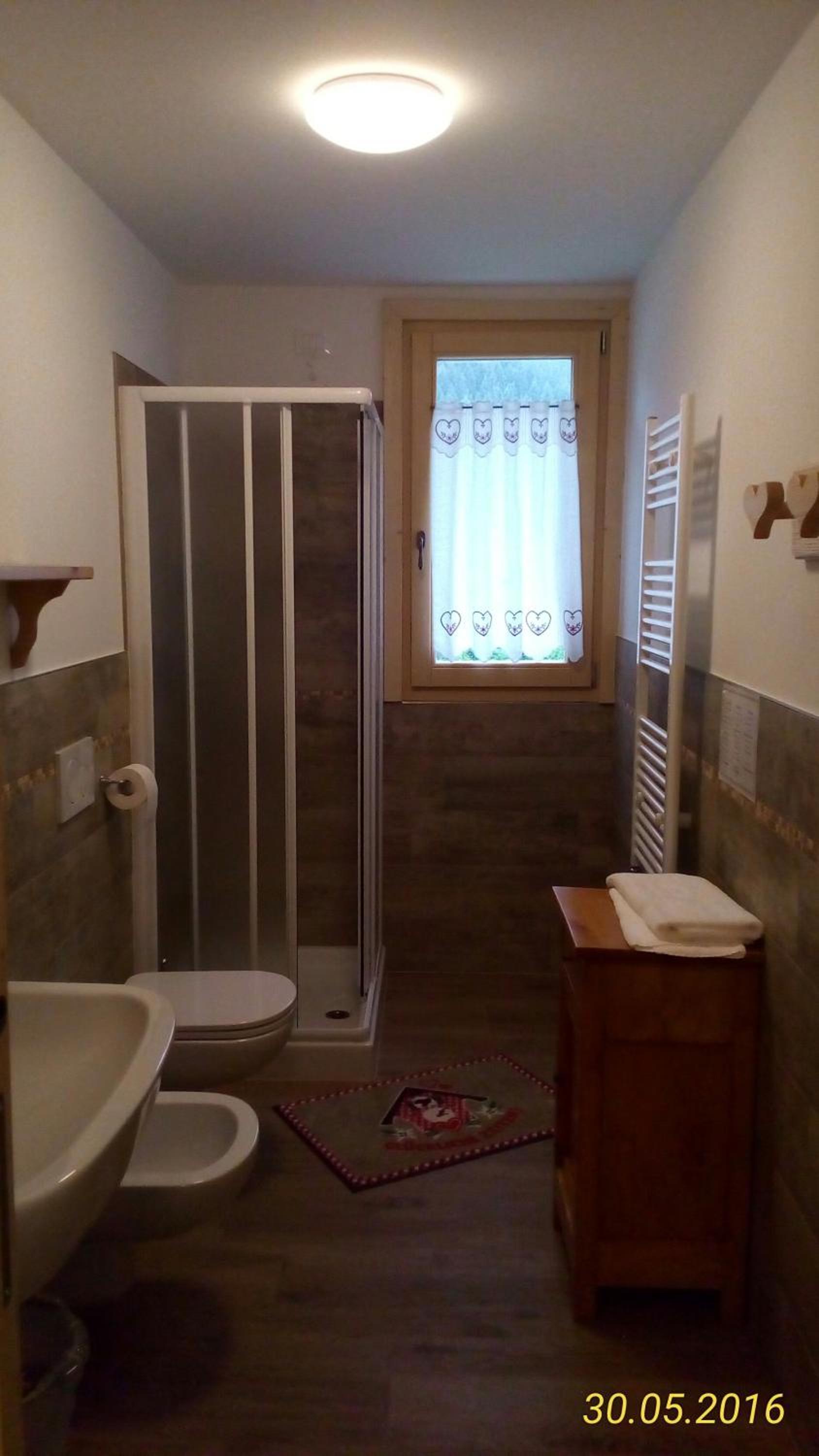 Family Room with Private Bathroom - Photo 3